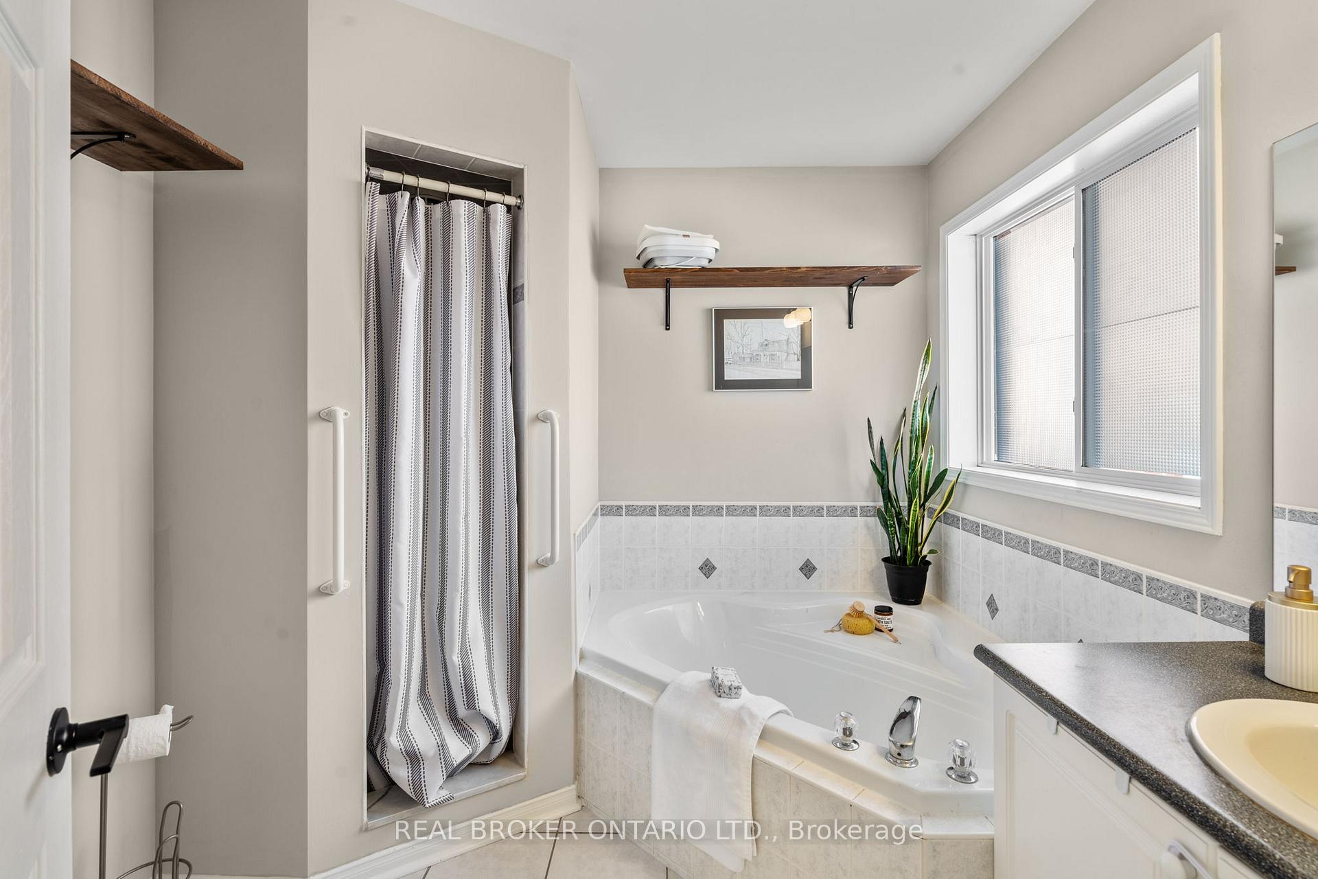 Photo 24 of 46 Bolster Lane, Uxbridge — HOMEH