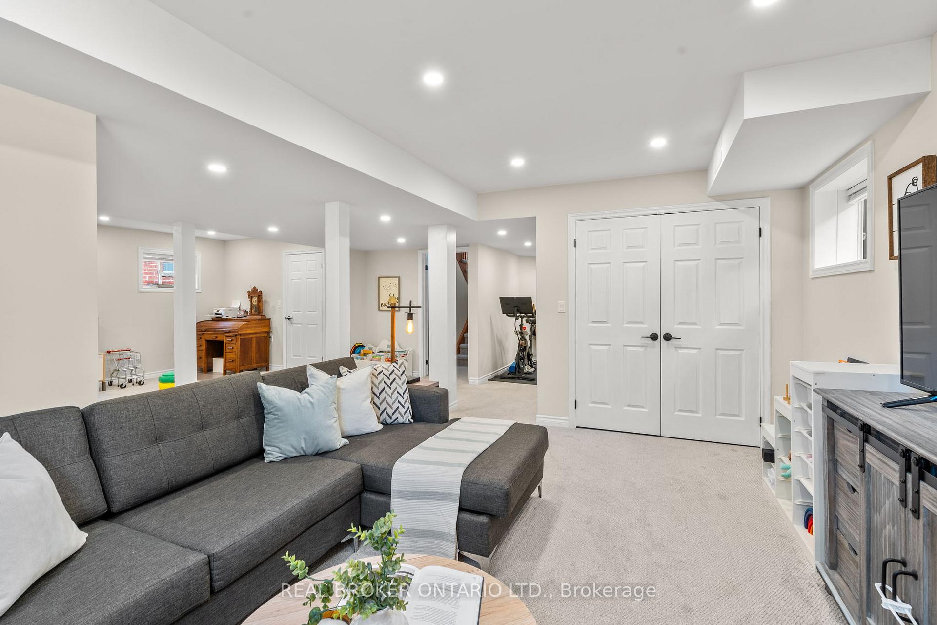 Photo 30 of 46 Bolster Lane, Uxbridge — HOMEH