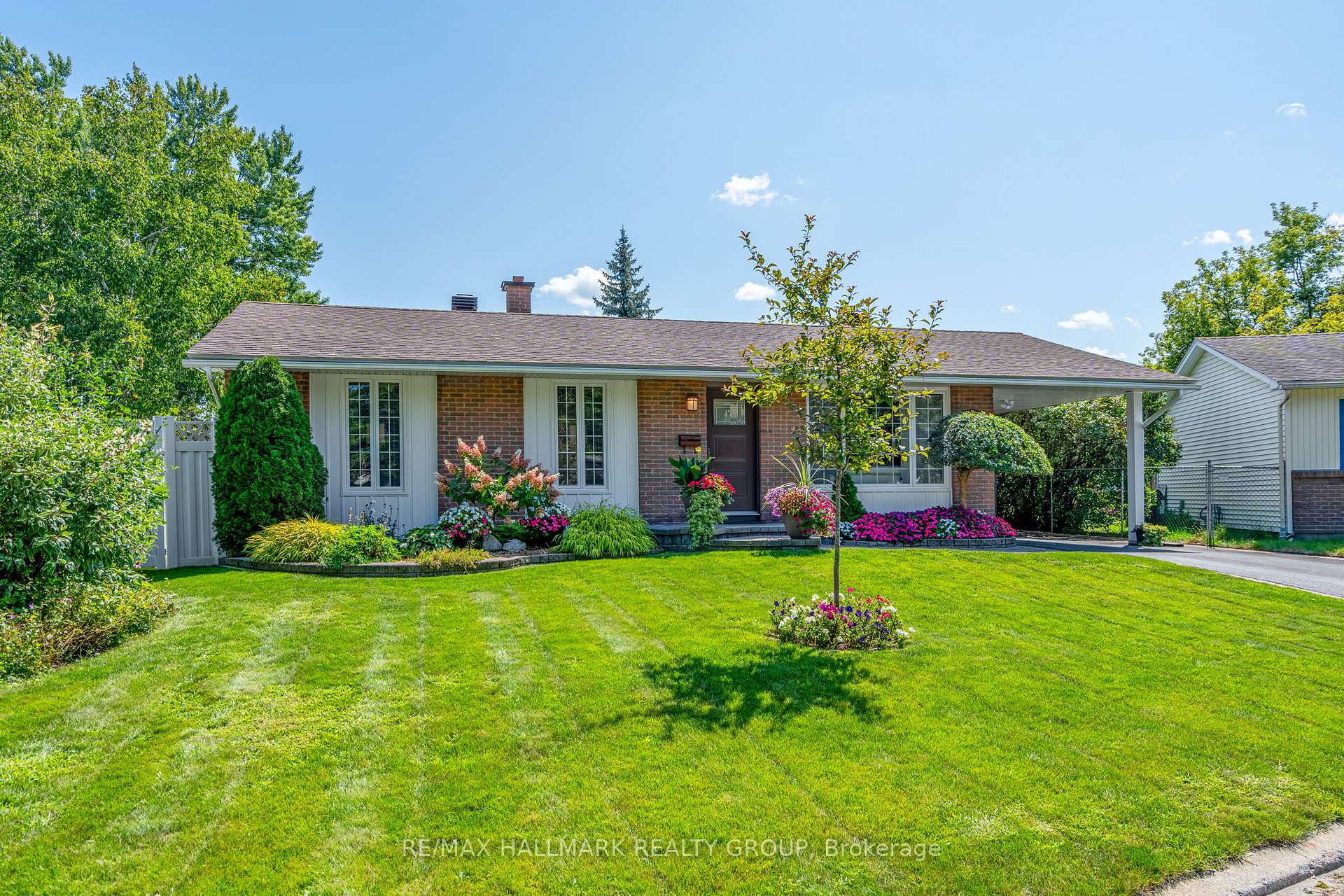 Photo 7 of 2140 Blue Jay Crescent, Ottawa, Beacon Hill North — HOMEH