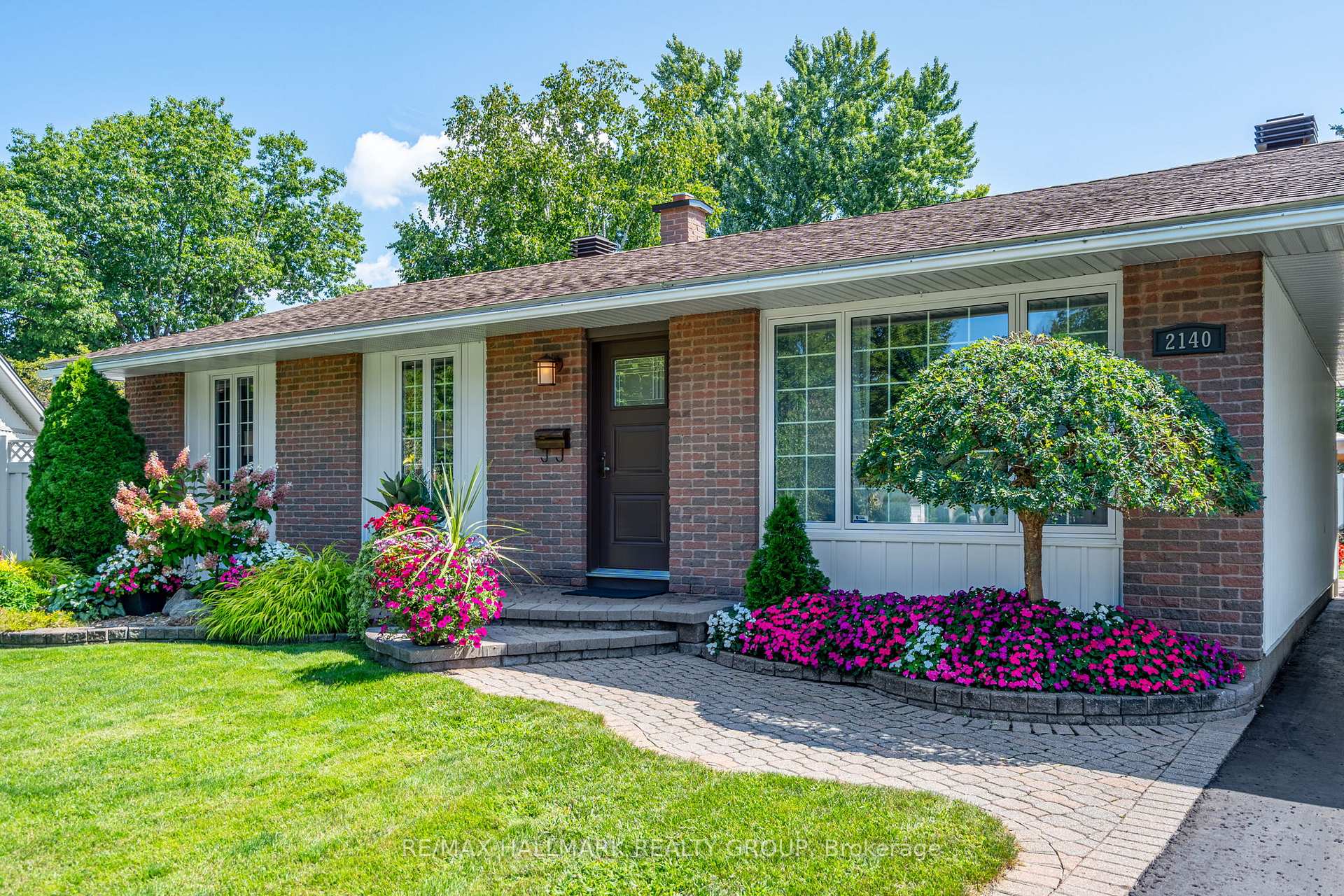 Photo 2 of 2140 Blue Jay Crescent, Ottawa, Beacon Hill North — HOMEH