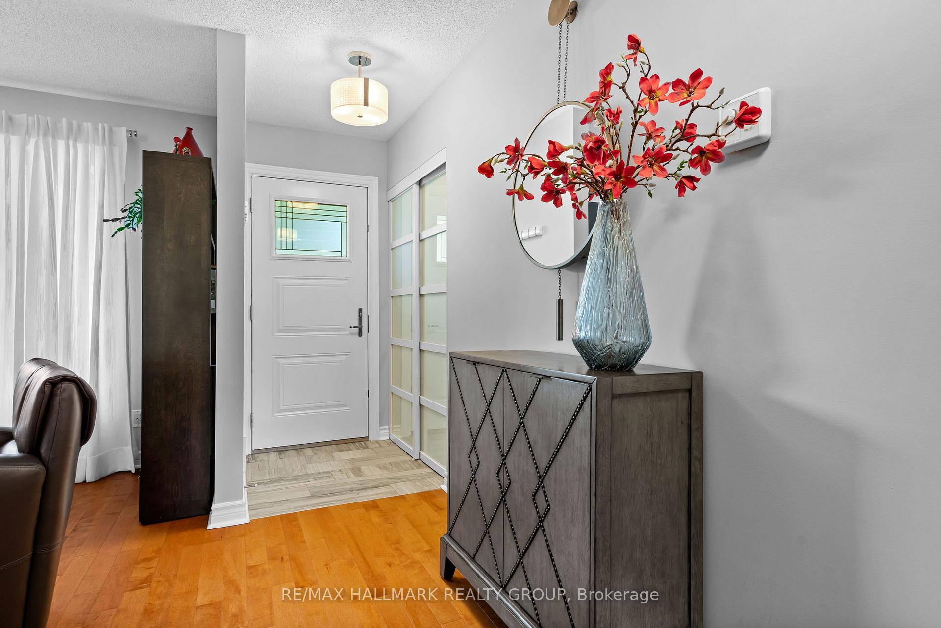 Photo 3 of 2140 Blue Jay Crescent, Ottawa, Beacon Hill North — HOMEH