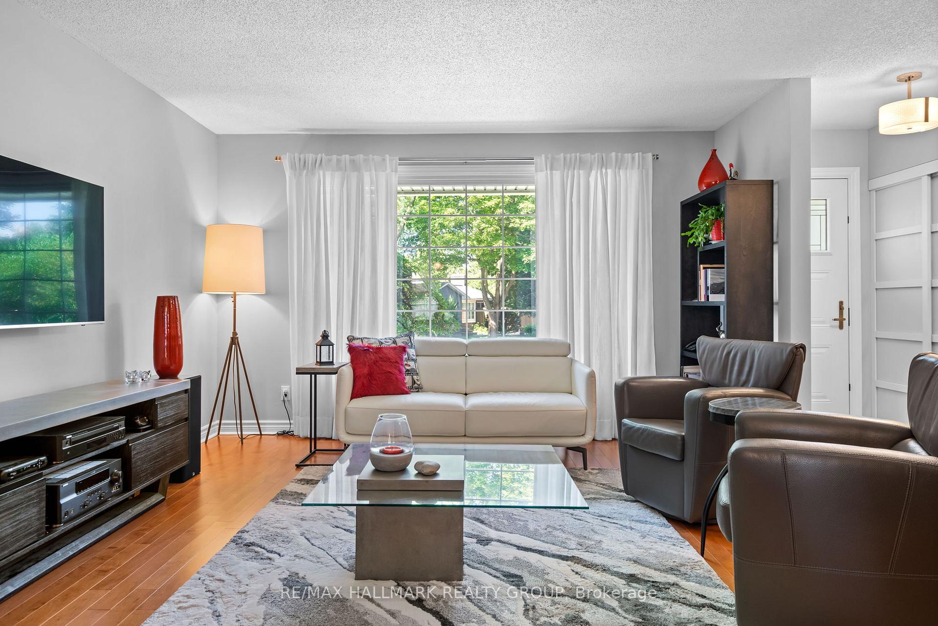 Photo 13 of 2140 Blue Jay Crescent, Ottawa, Beacon Hill North — HOMEH