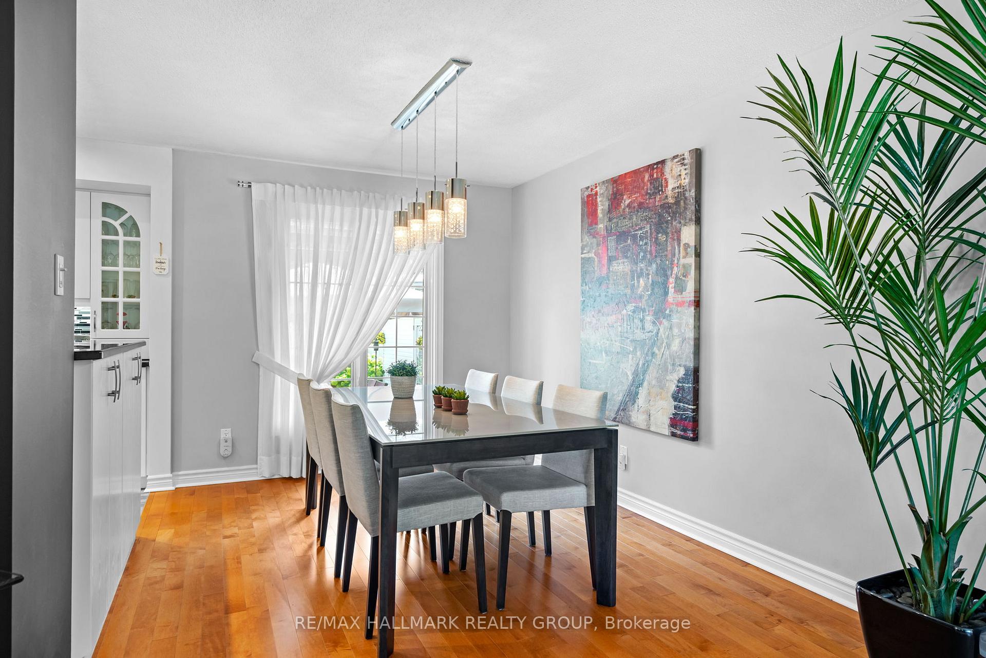 Photo 4 of 2140 Blue Jay Crescent, Ottawa, Beacon Hill North — HOMEH