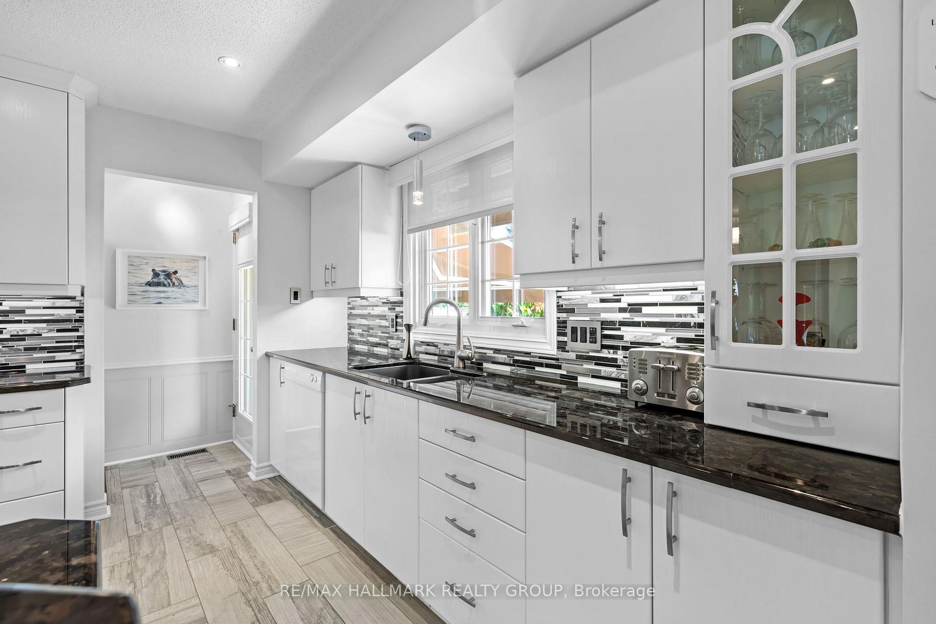 Photo 5 of 2140 Blue Jay Crescent, Ottawa, Beacon Hill North — HOMEH