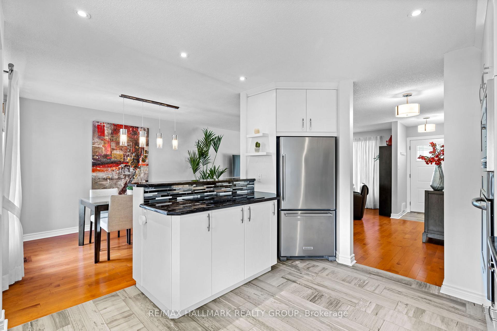 Photo 8 of 2140 Blue Jay Crescent, Ottawa, Beacon Hill North — HOMEH