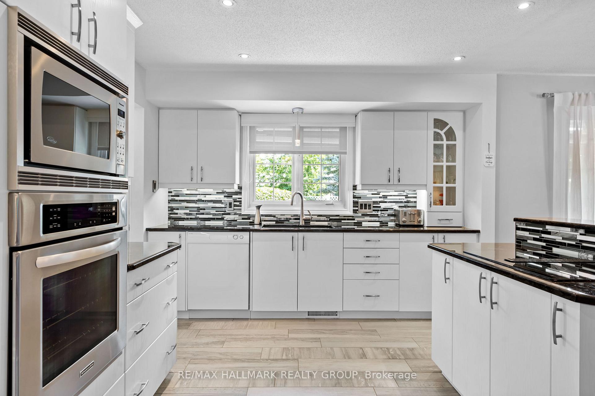 Photo 12 of 2140 Blue Jay Crescent, Ottawa, Beacon Hill North — HOMEH