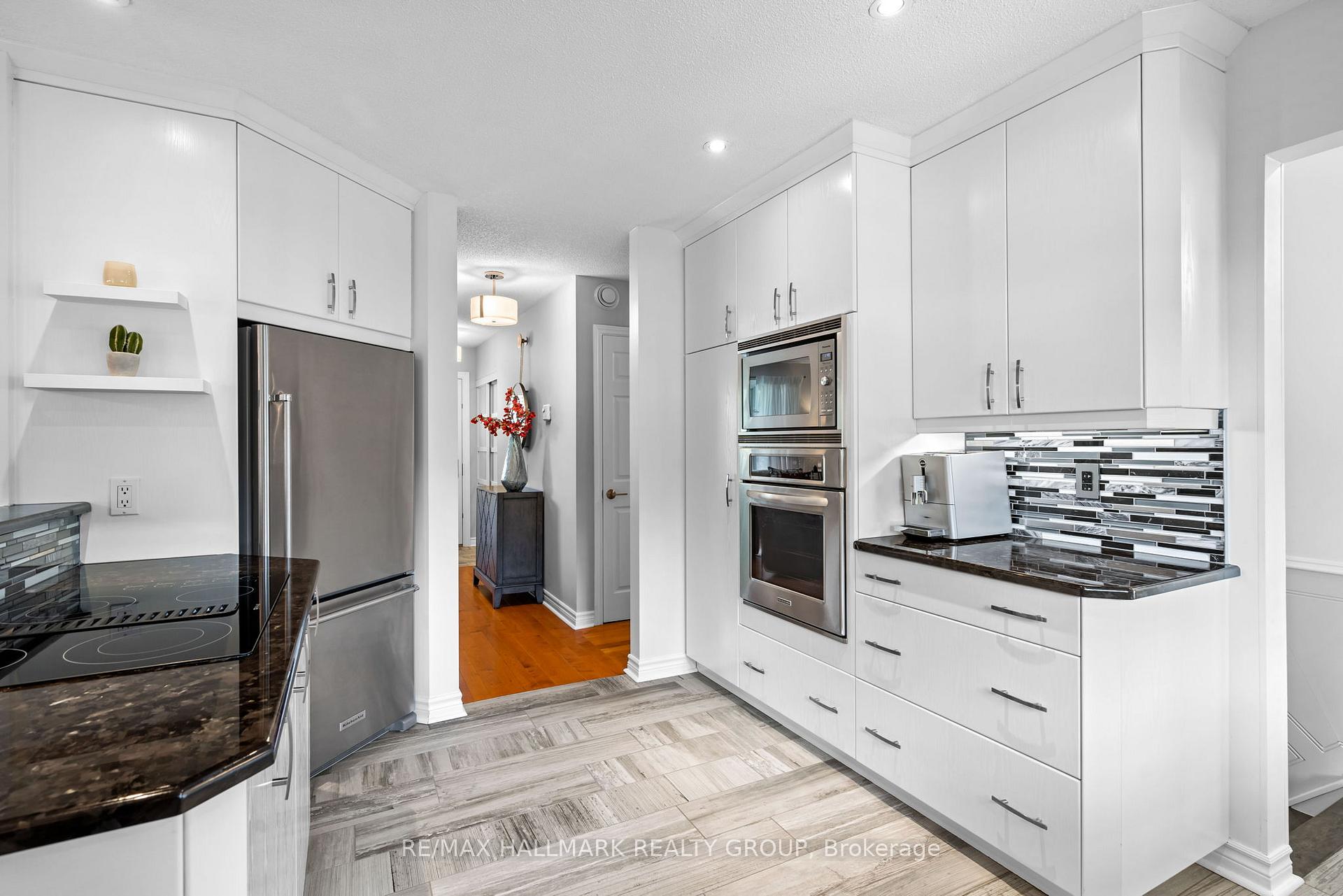 Photo 10 of 2140 Blue Jay Crescent, Ottawa, Beacon Hill North — HOMEH