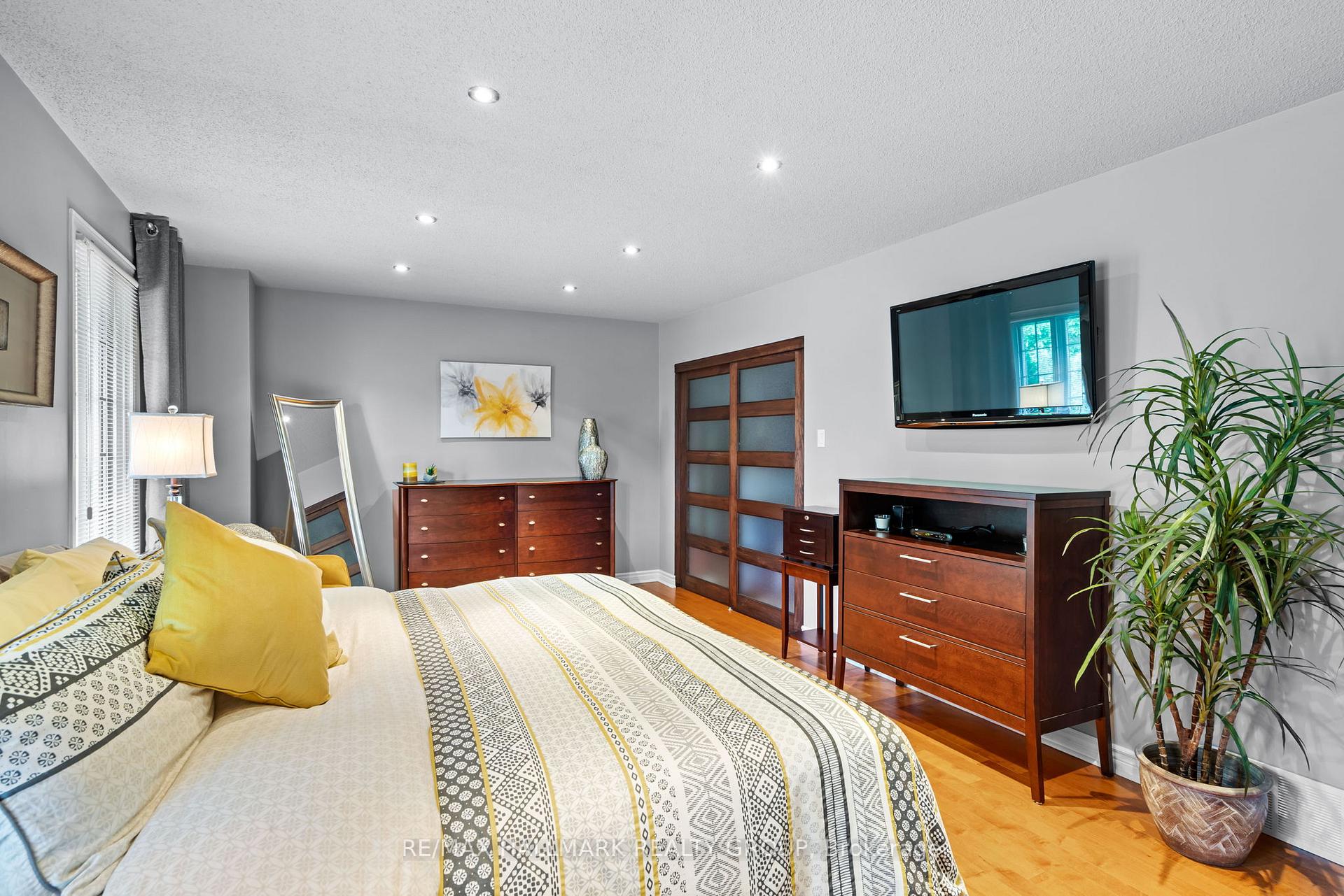Photo 11 of 2140 Blue Jay Crescent, Ottawa, Beacon Hill North — HOMEH