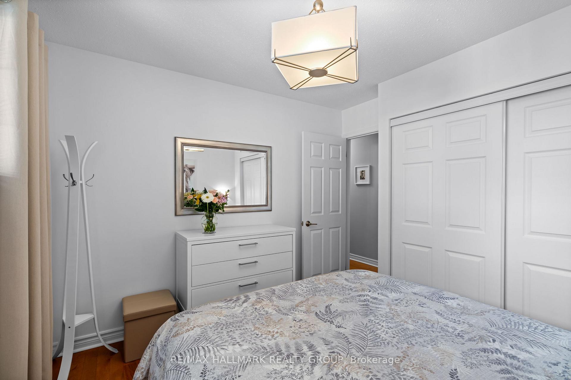 Photo 15 of 2140 Blue Jay Crescent, Ottawa, Beacon Hill North — HOMEH