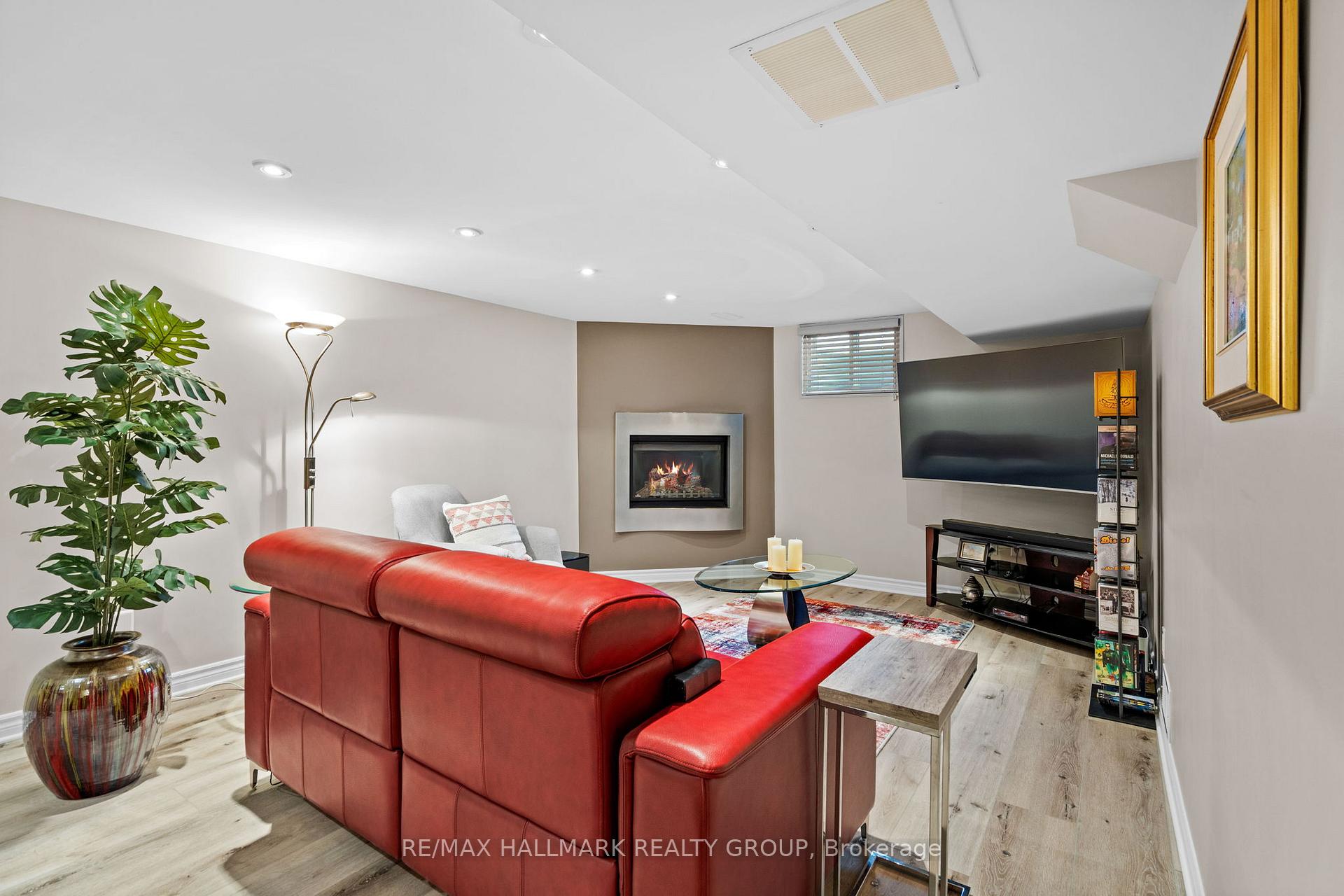 Photo 19 of 2140 Blue Jay Crescent, Ottawa, Beacon Hill North — HOMEH