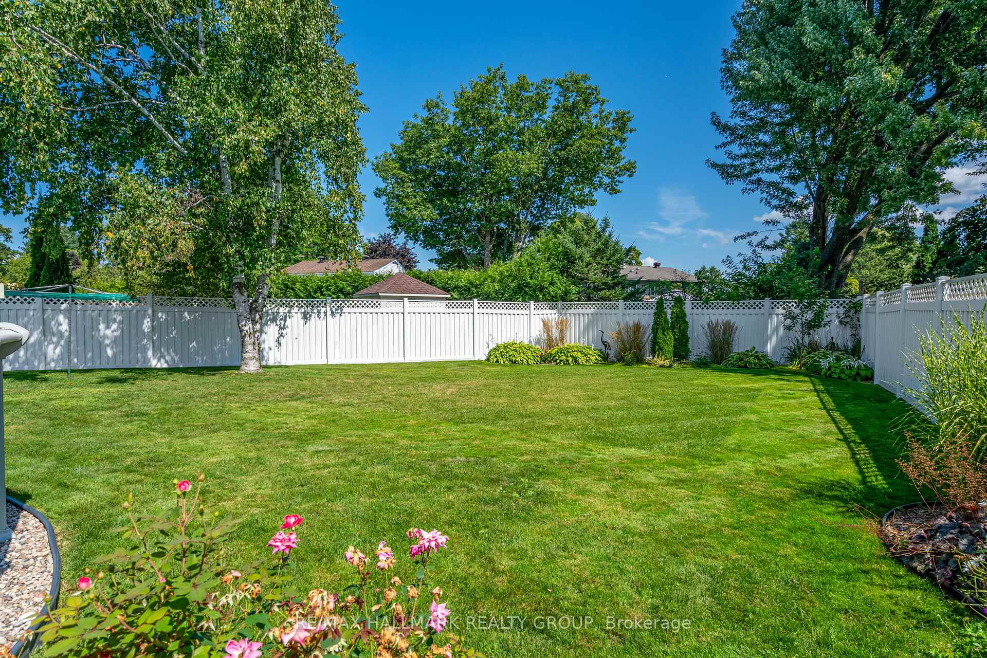 Photo 33 of 2140 Blue Jay Crescent, Ottawa, Beacon Hill North — HOMEH