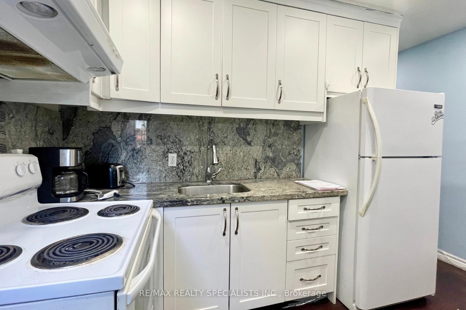 Photo 7 of Unit 301, 1118 College Street, Toronto, Little Portugal — HOMEH