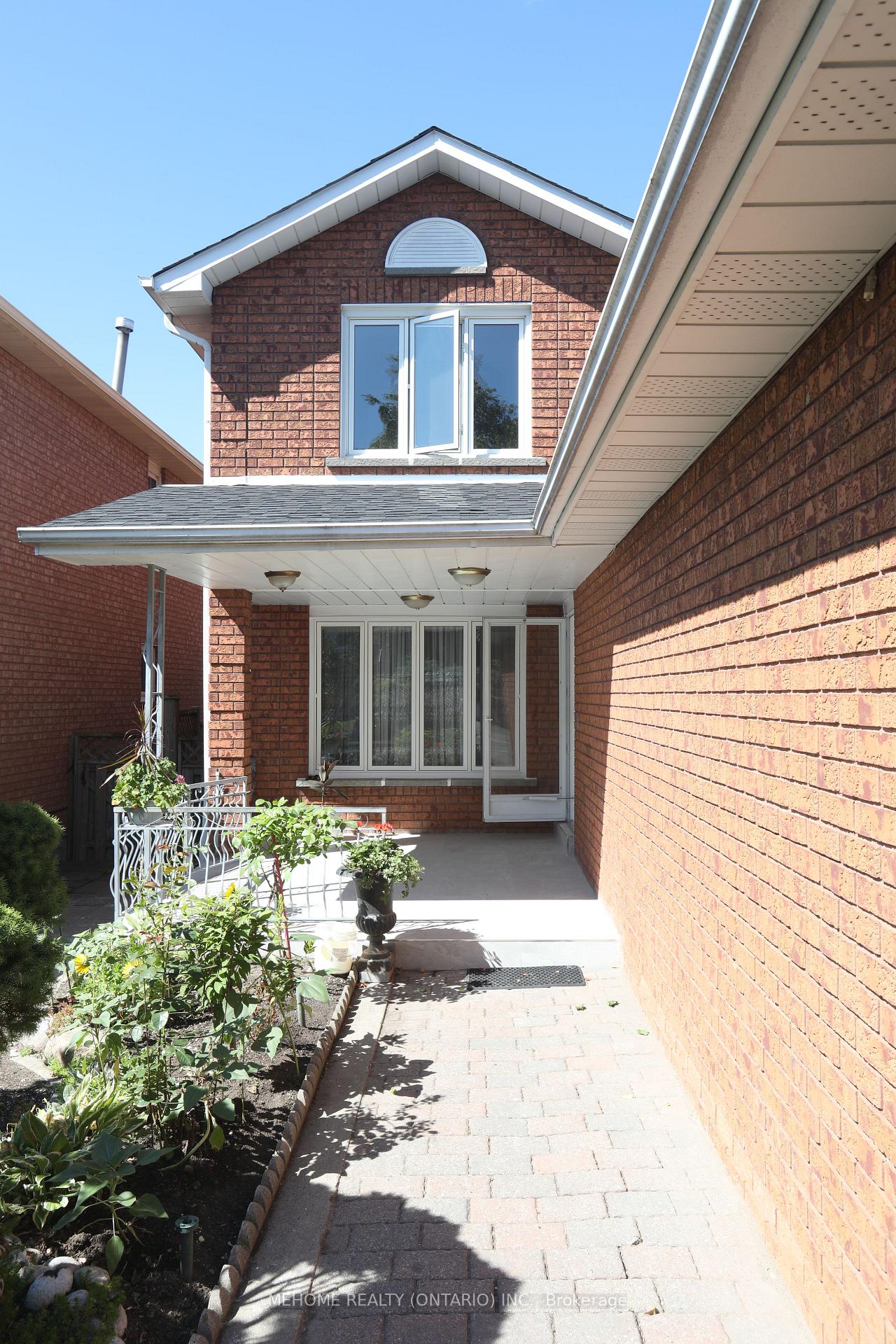 Photo 2 of 70 Governor Crescent, Vaughan, East Woodbridge — HOMEH