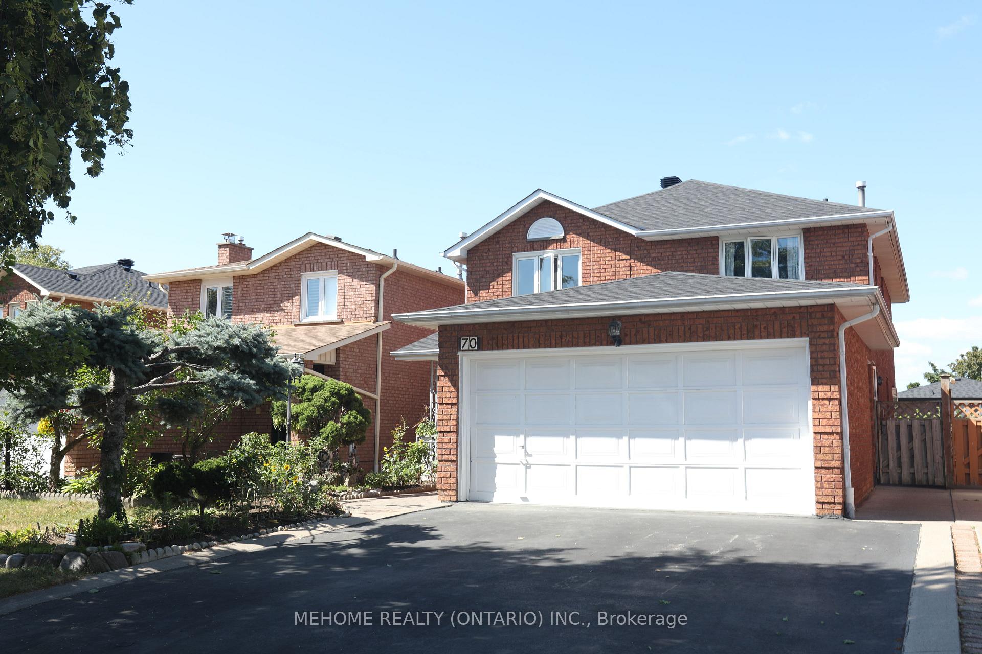 Photo 3 of 70 Governor Crescent, Vaughan, East Woodbridge — HOMEH