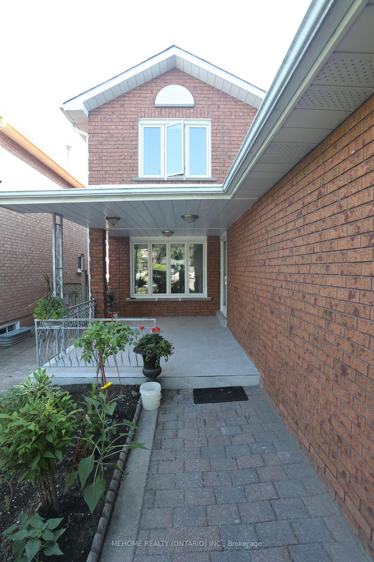Photo 5 of 70 Governor Crescent, Vaughan, East Woodbridge — HOMEH