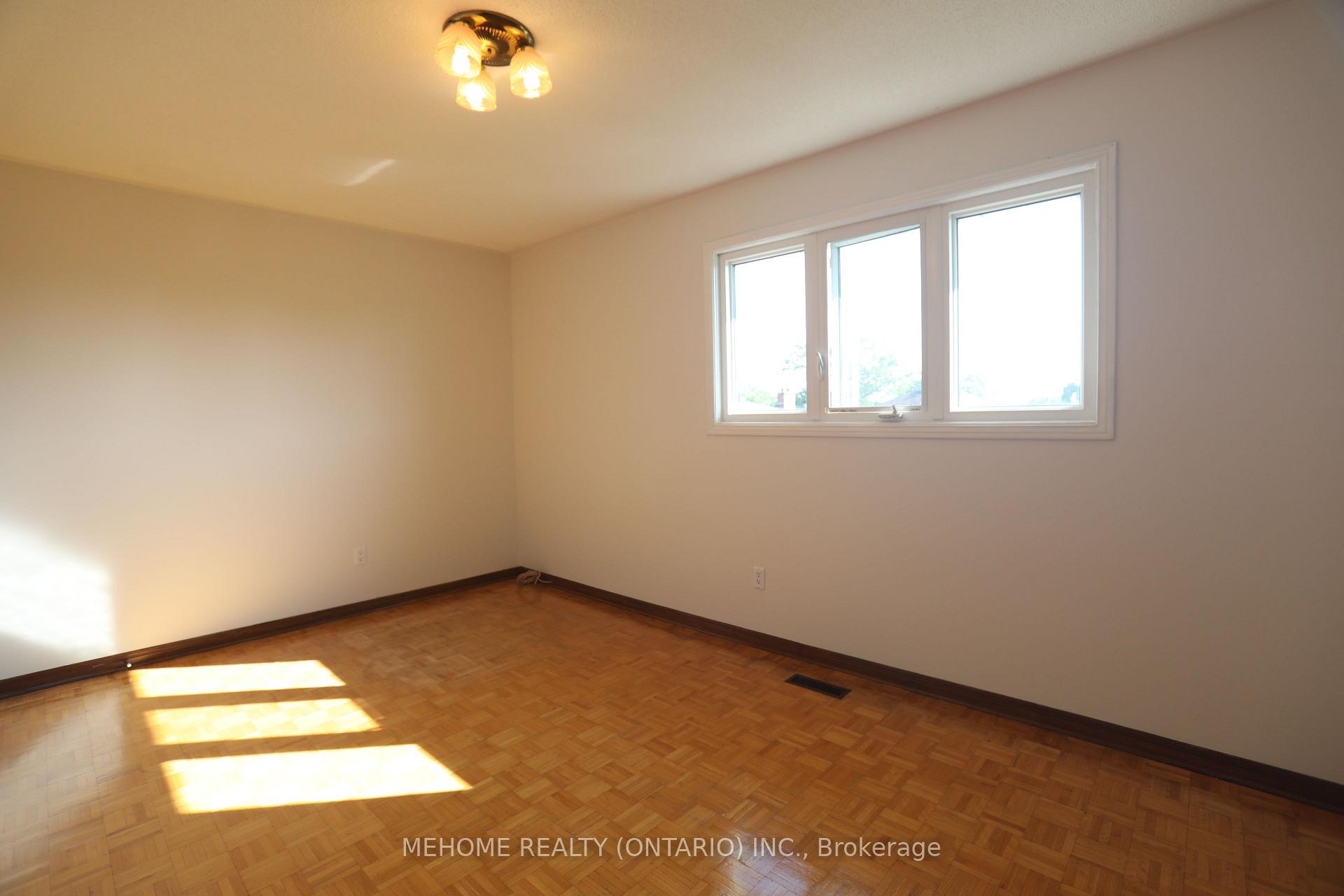 Photo 6 of 70 Governor Crescent, Vaughan, East Woodbridge — HOMEH