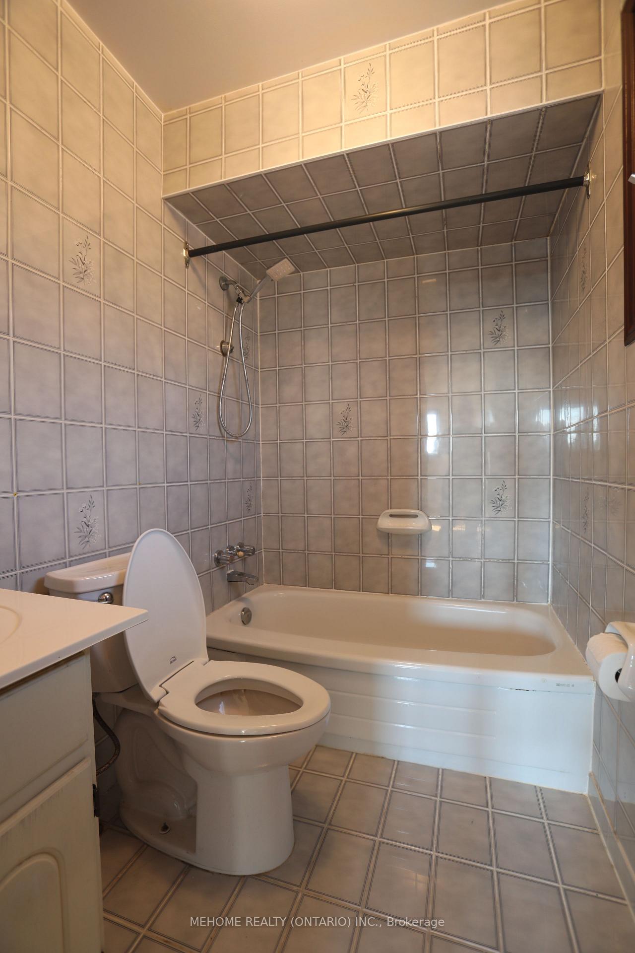 Photo 7 of 70 Governor Crescent, Vaughan, East Woodbridge — HOMEH