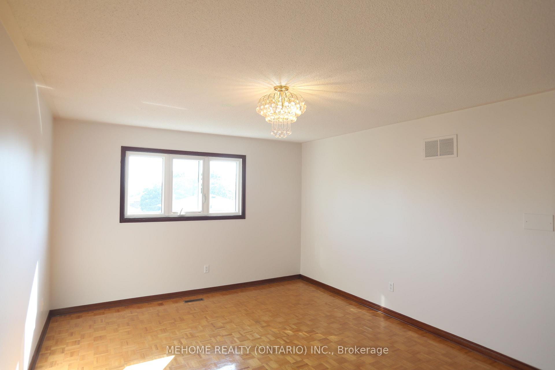 Photo 8 of 70 Governor Crescent, Vaughan, East Woodbridge — HOMEH