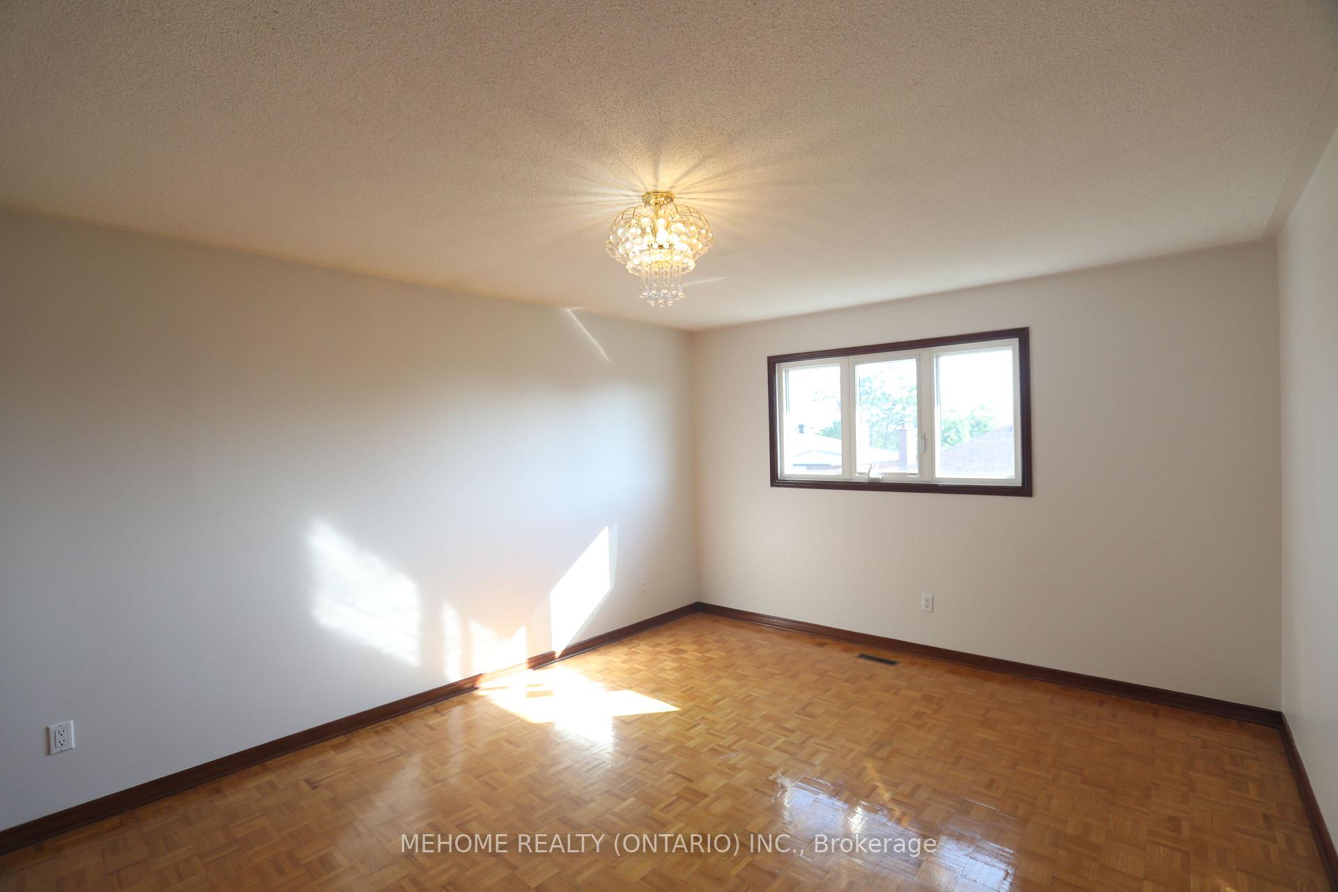 Photo 9 of 70 Governor Crescent, Vaughan, East Woodbridge — HOMEH