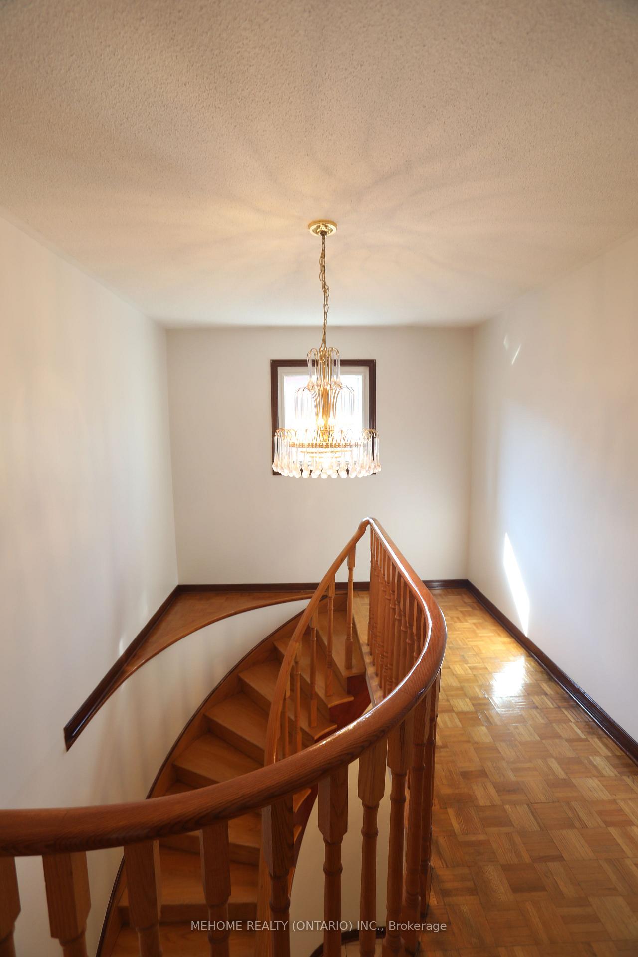 Photo 10 of 70 Governor Crescent, Vaughan, East Woodbridge — HOMEH