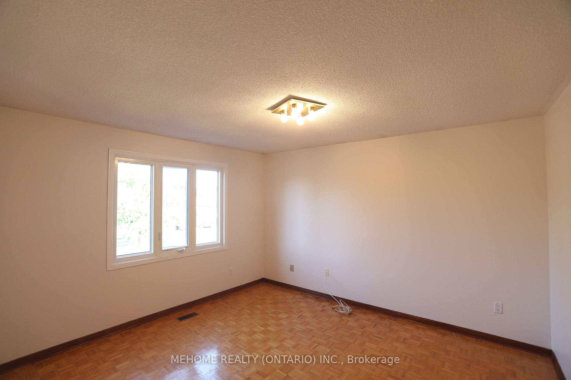 Photo 12 of 70 Governor Crescent, Vaughan, East Woodbridge — HOMEH