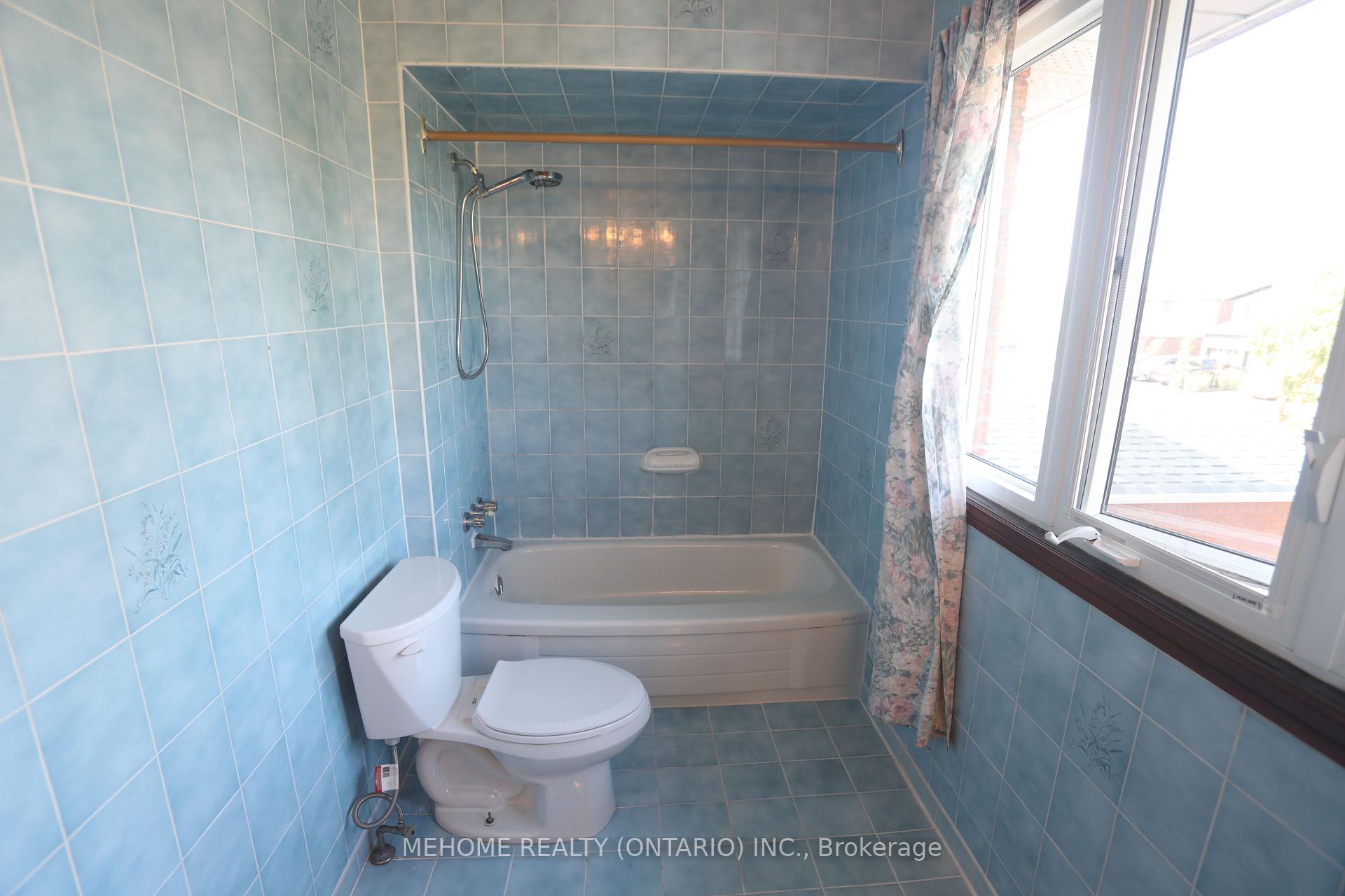 Photo 14 of 70 Governor Crescent, Vaughan, East Woodbridge — HOMEH