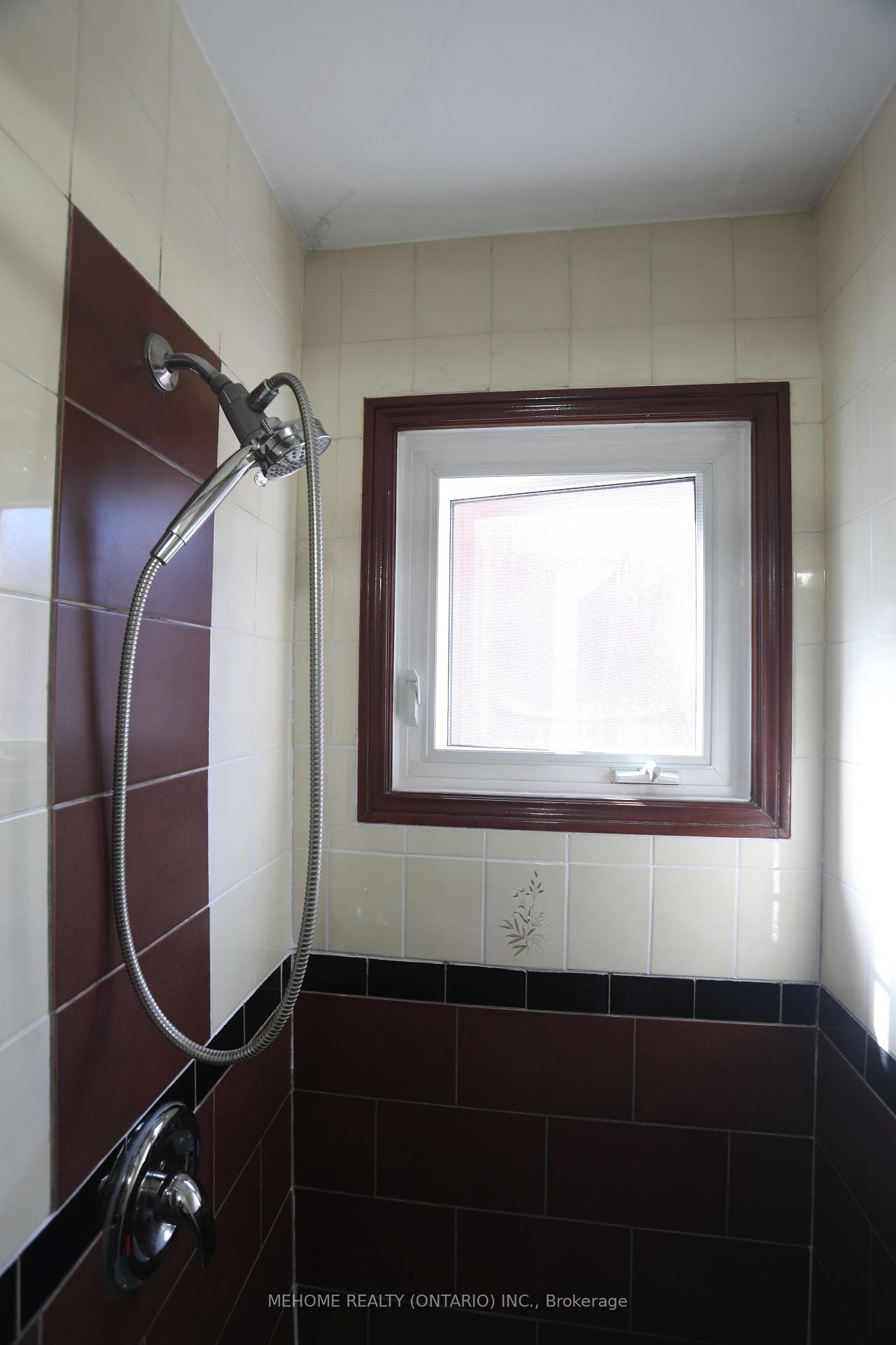 Photo 35 of 70 Governor Crescent, Vaughan, East Woodbridge — HOMEH