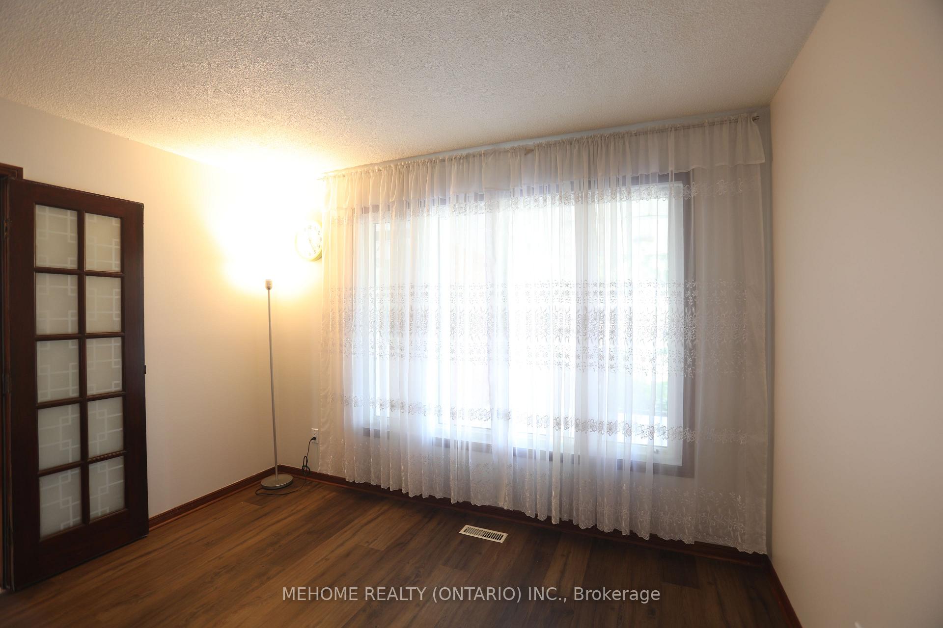 Photo 37 of 70 Governor Crescent, Vaughan, East Woodbridge — HOMEH