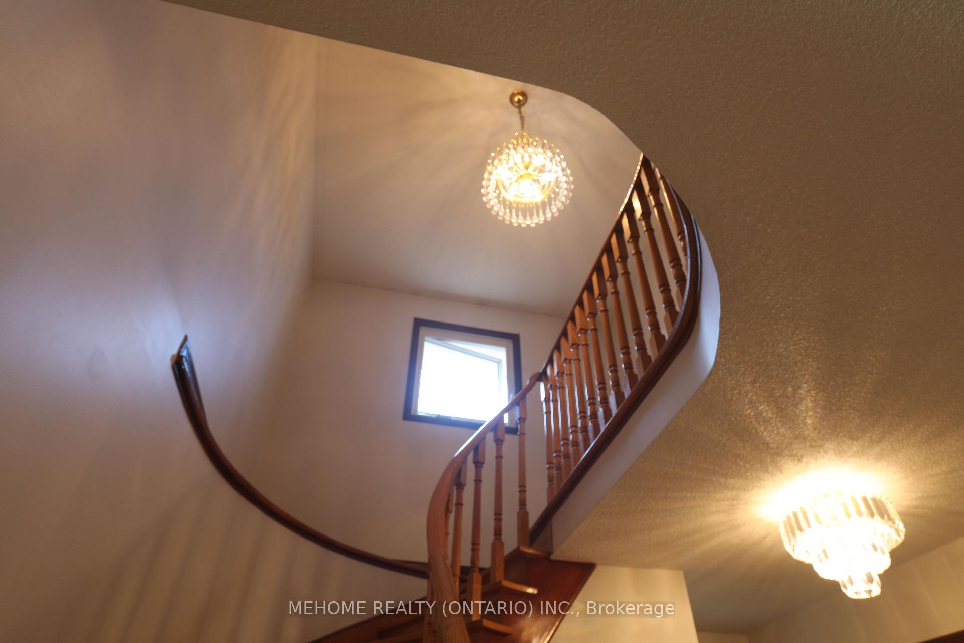 Photo 39 of 70 Governor Crescent, Vaughan, East Woodbridge — HOMEH