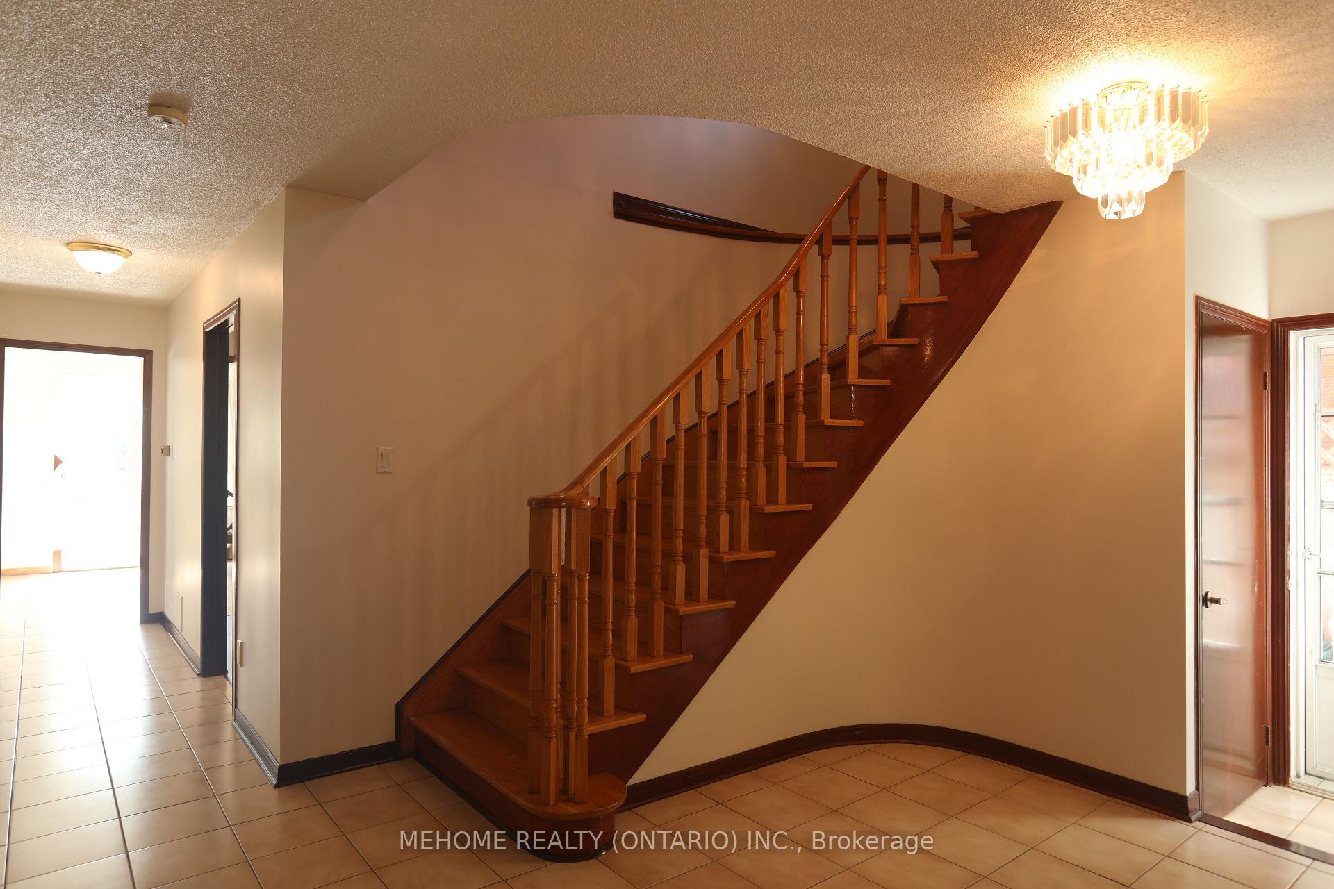 Photo 40 of 70 Governor Crescent, Vaughan, East Woodbridge — HOMEH