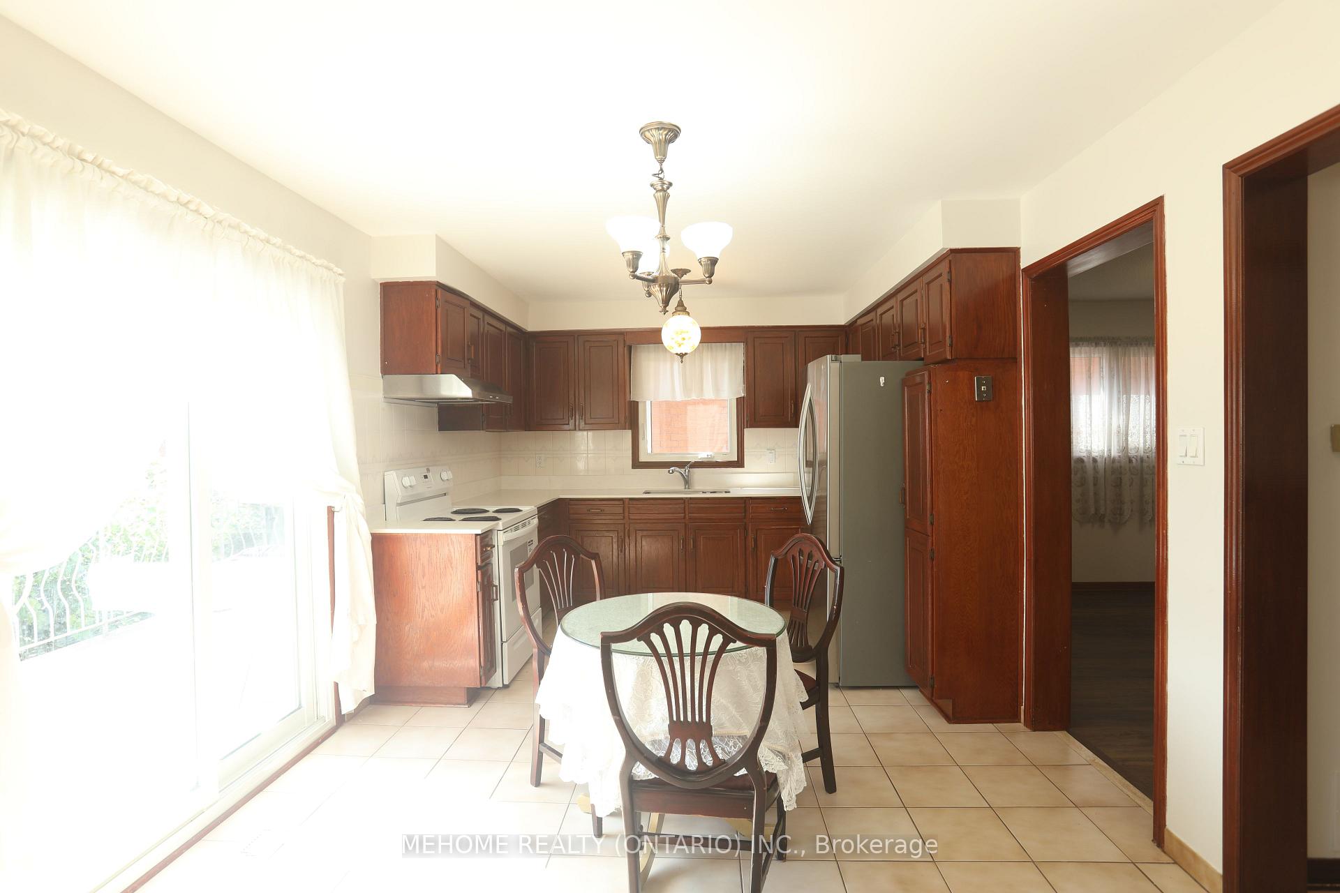 Photo 46 of 70 Governor Crescent, Vaughan, East Woodbridge — HOMEH