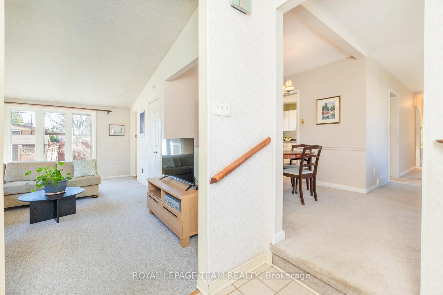 Photo 5 of 24 Ellery Crescent, Ottawa, Lynwood Village — HOMEH