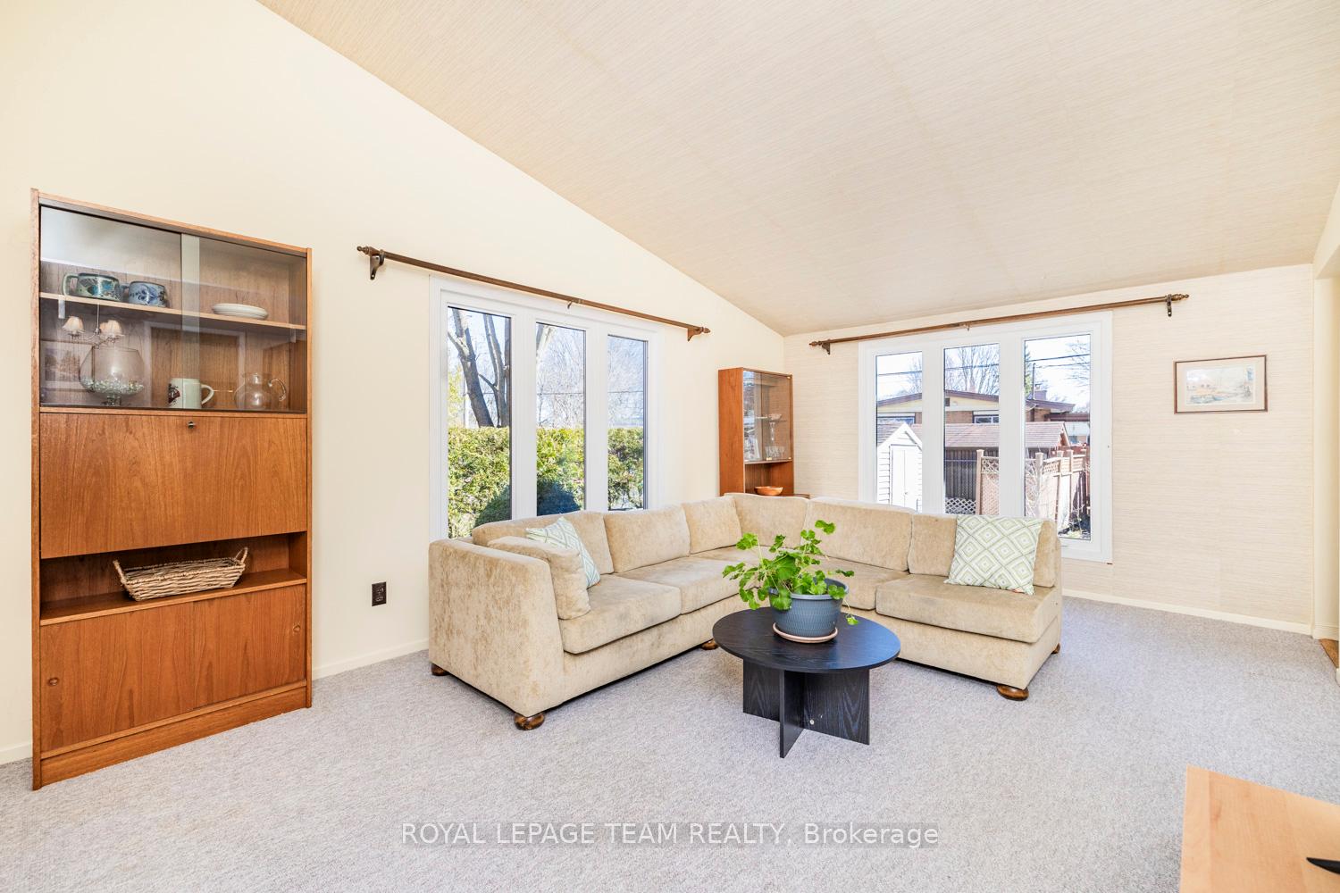 Photo 6 of 24 Ellery Crescent, Ottawa, Lynwood Village — HOMEH