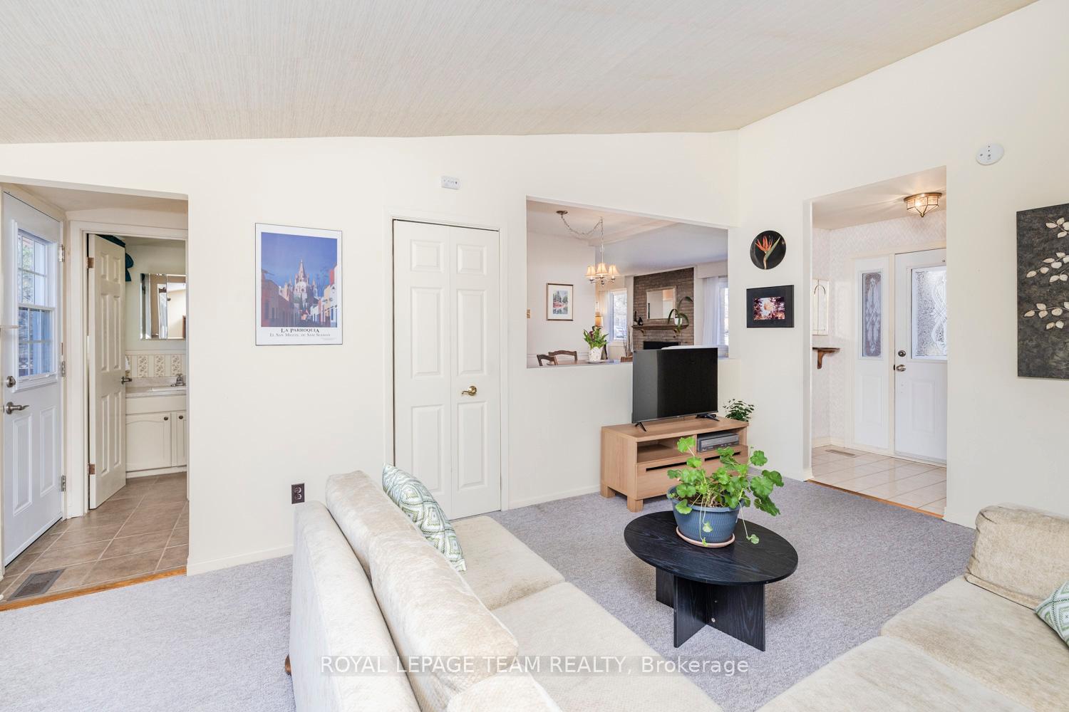 Photo 9 of 24 Ellery Crescent, Ottawa, Lynwood Village — HOMEH