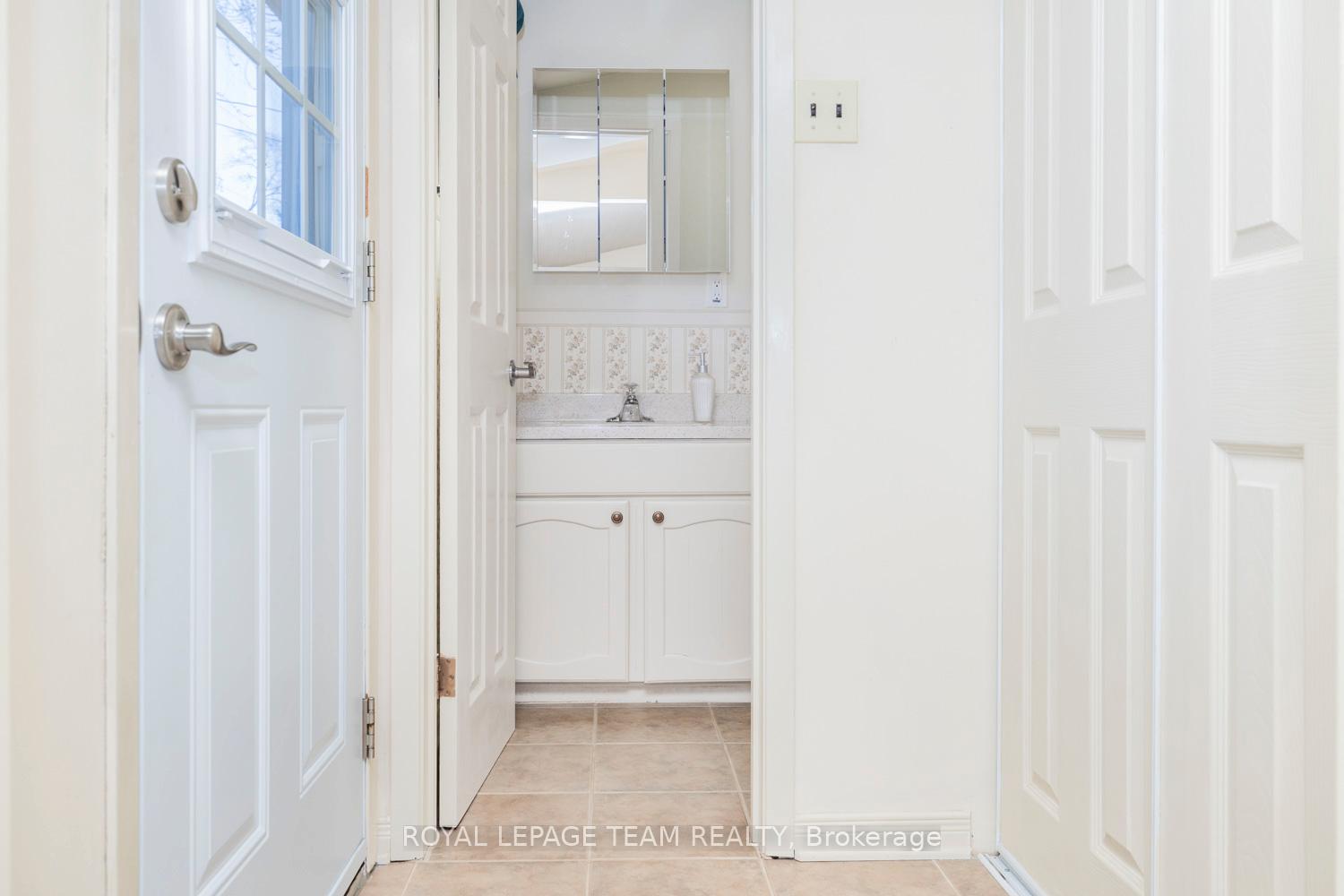Photo 10 of 24 Ellery Crescent, Ottawa, Lynwood Village — HOMEH