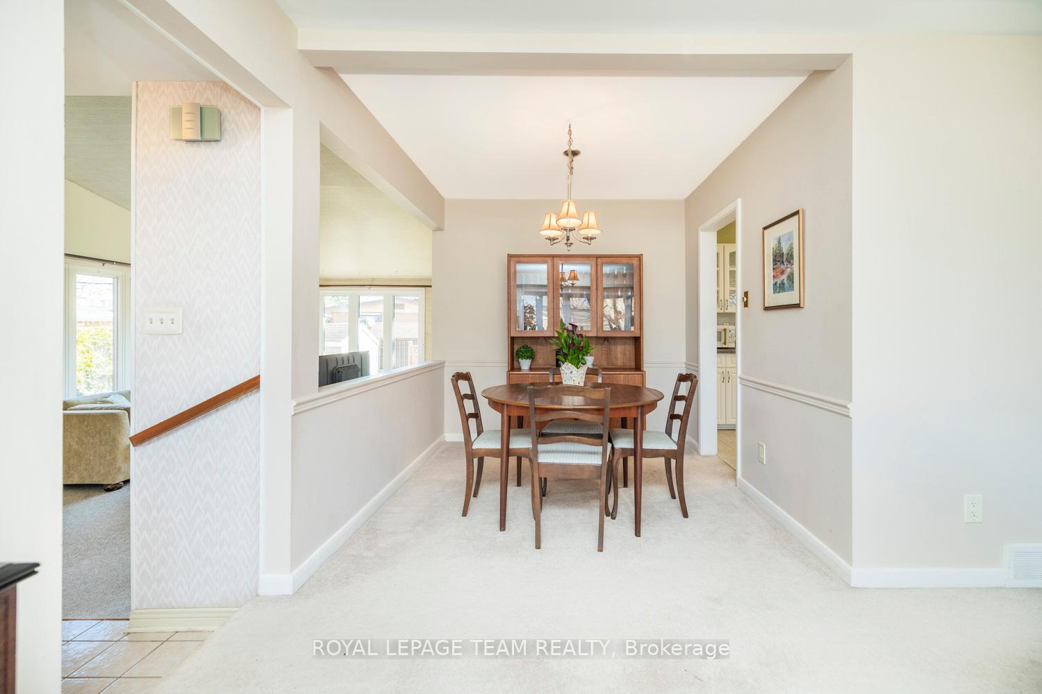 Photo 12 of 24 Ellery Crescent, Ottawa, Lynwood Village — HOMEH