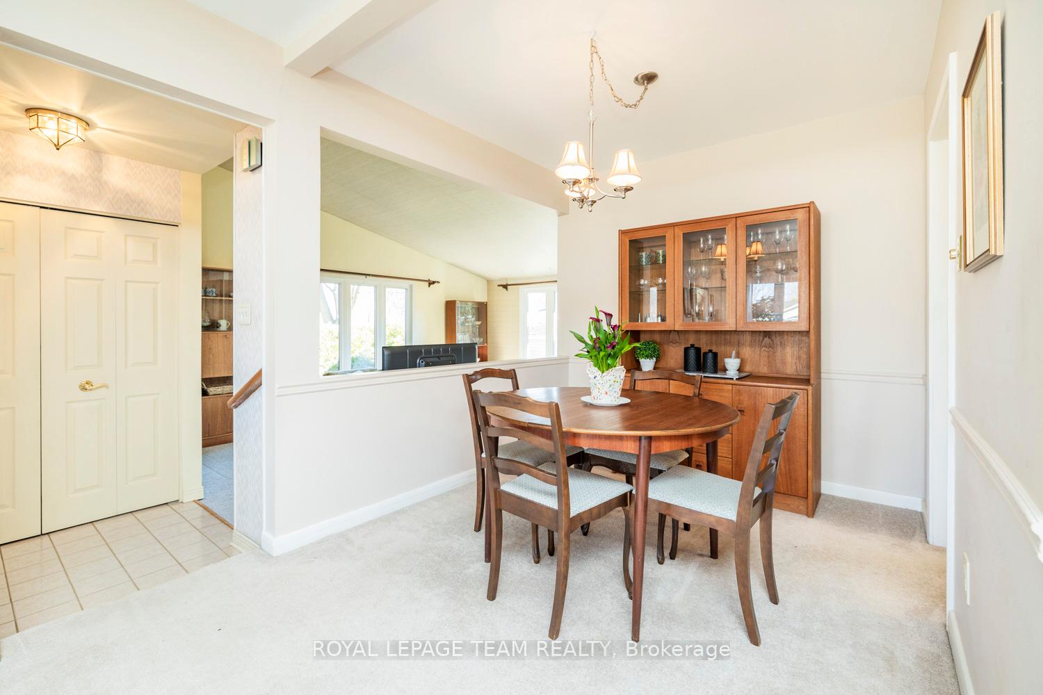 Photo 13 of 24 Ellery Crescent, Ottawa, Lynwood Village — HOMEH