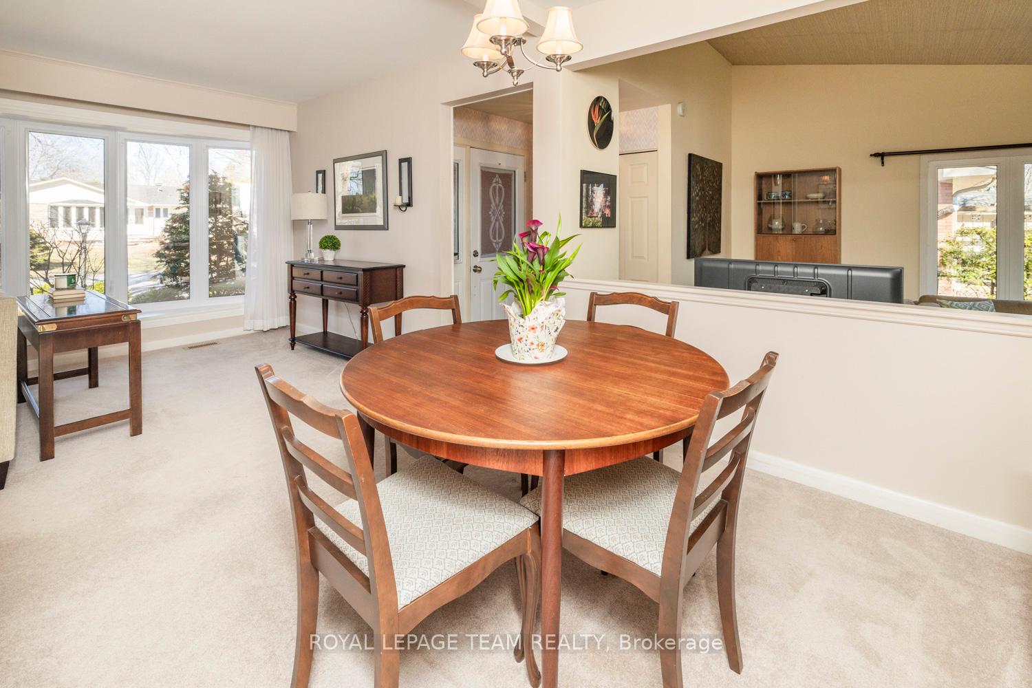 Photo 14 of 24 Ellery Crescent, Ottawa, Lynwood Village — HOMEH