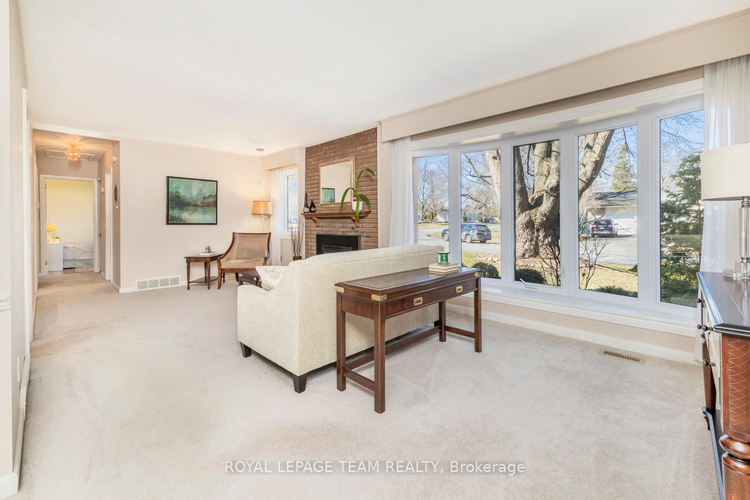 Photo 15 of 24 Ellery Crescent, Ottawa, Lynwood Village — HOMEH