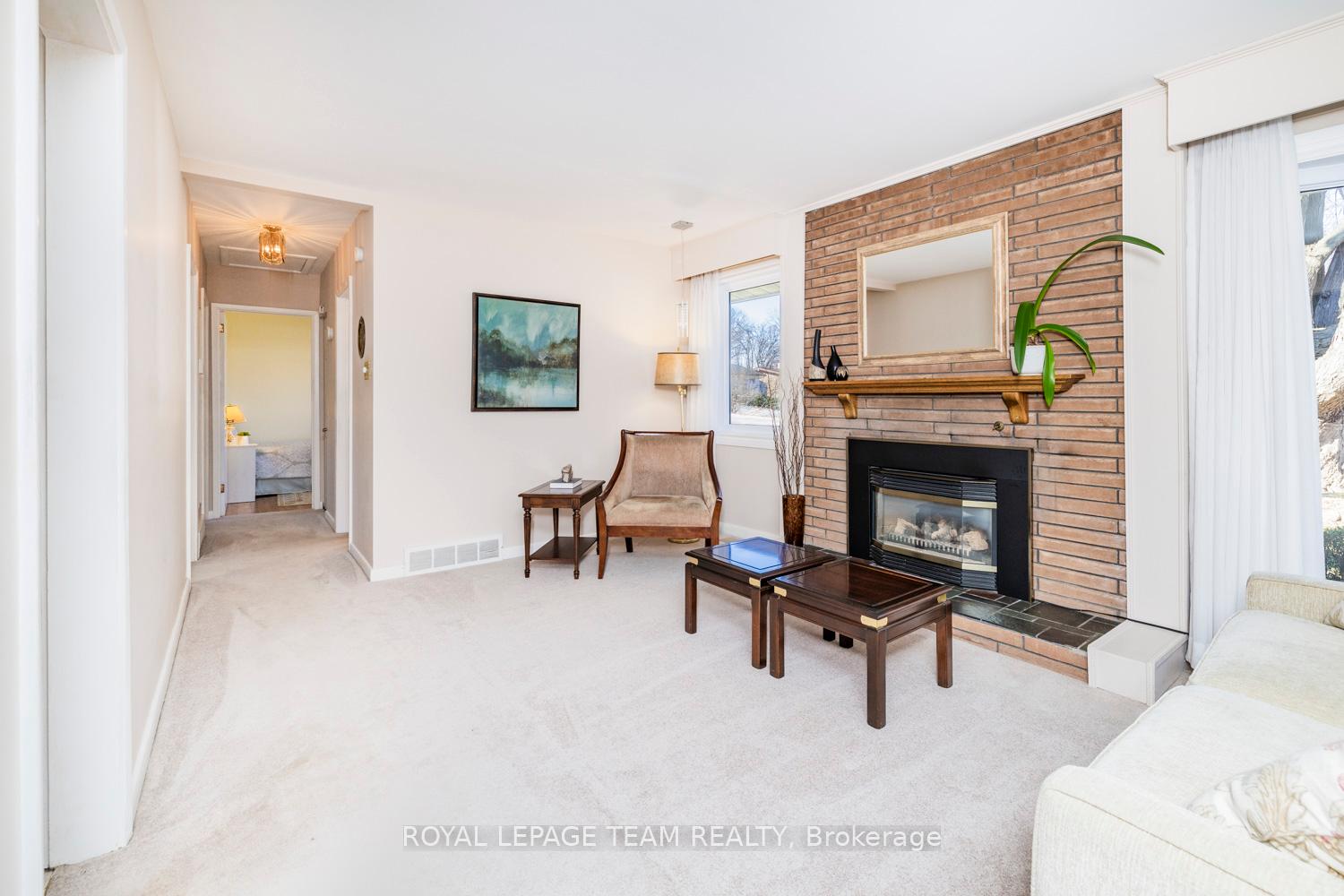 Photo 16 of 24 Ellery Crescent, Ottawa, Lynwood Village — HOMEH