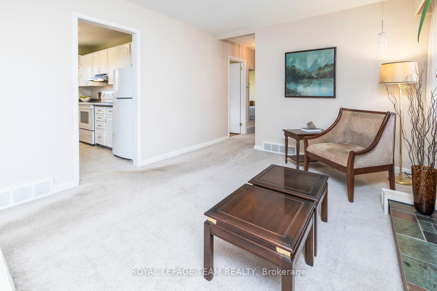 Photo 18 of 24 Ellery Crescent, Ottawa, Lynwood Village — HOMEH
