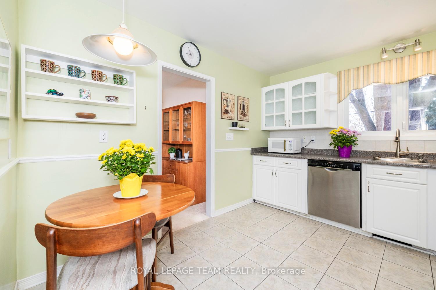 Photo 20 of 24 Ellery Crescent, Ottawa, Lynwood Village — HOMEH