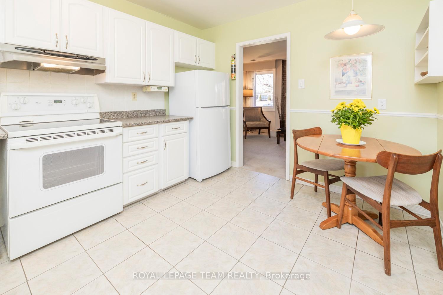 Photo 23 of 24 Ellery Crescent, Ottawa, Lynwood Village — HOMEH