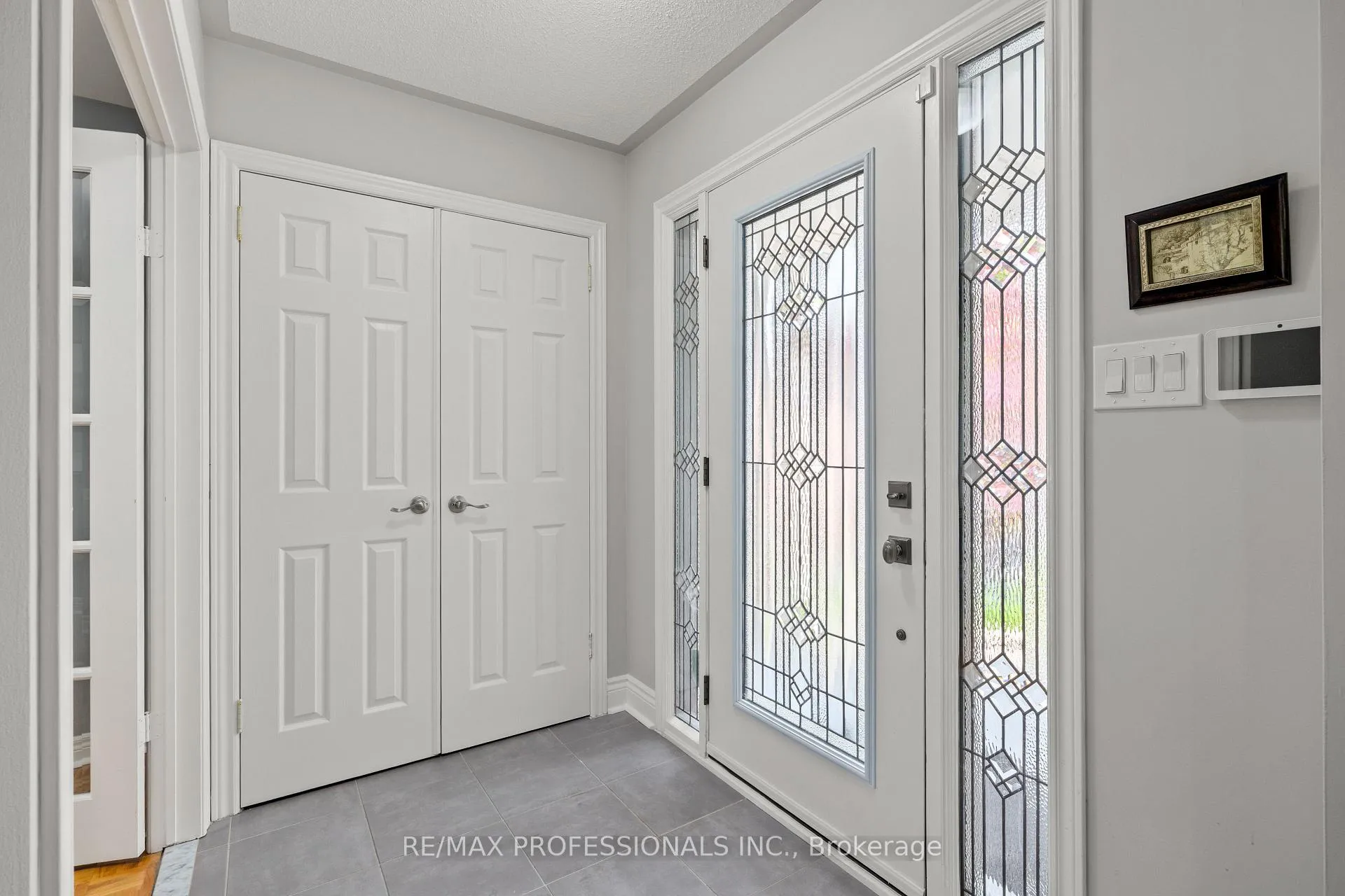Photo 4 of 152 Ashton Drive, Vaughan, Maple — HOMEH
