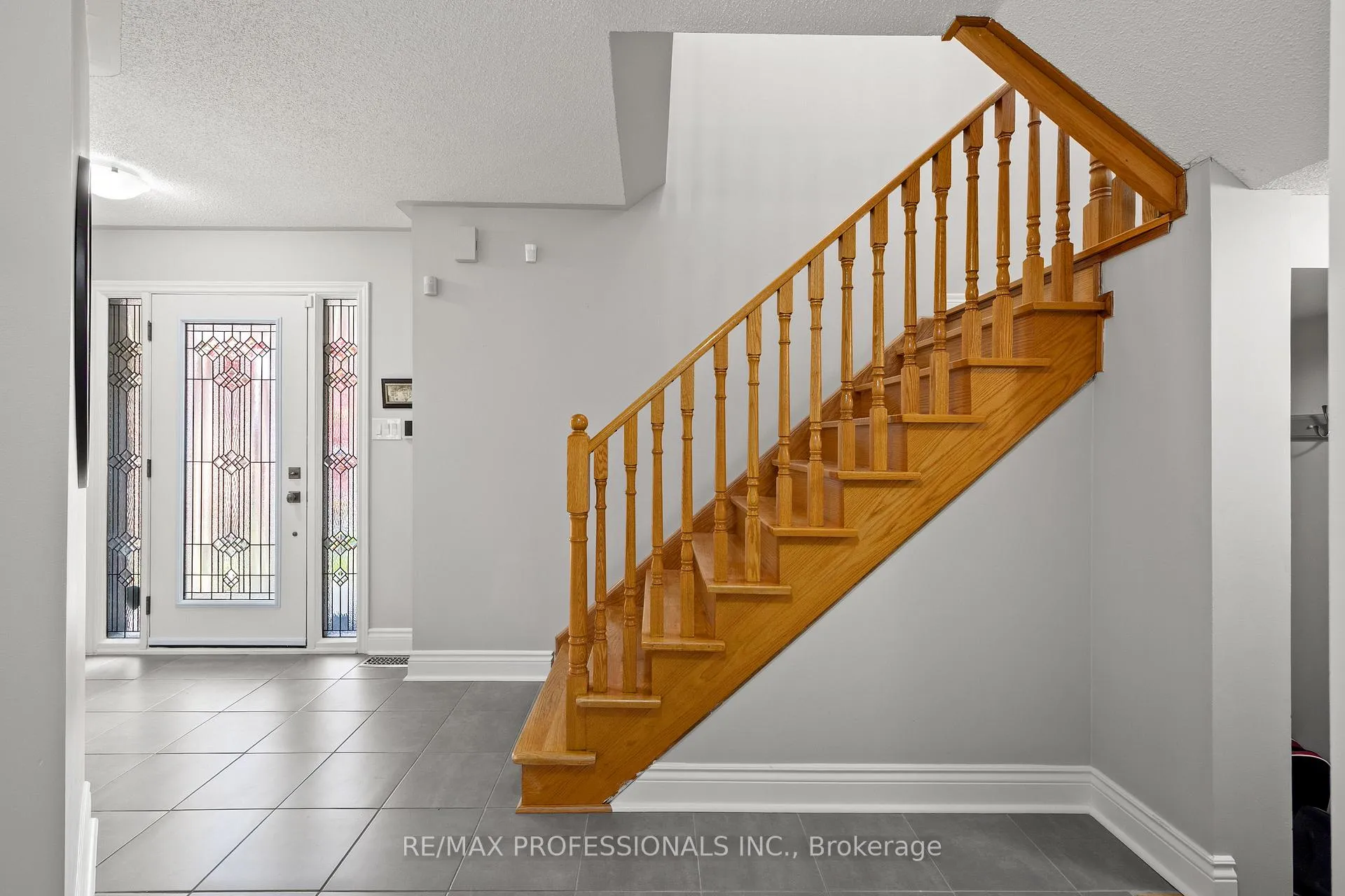 Photo 5 of 152 Ashton Drive, Vaughan, Maple — HOMEH