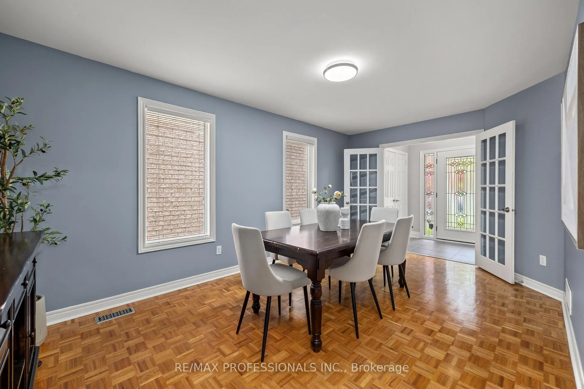 Photo 7 of 152 Ashton Drive, Vaughan, Maple — HOMEH