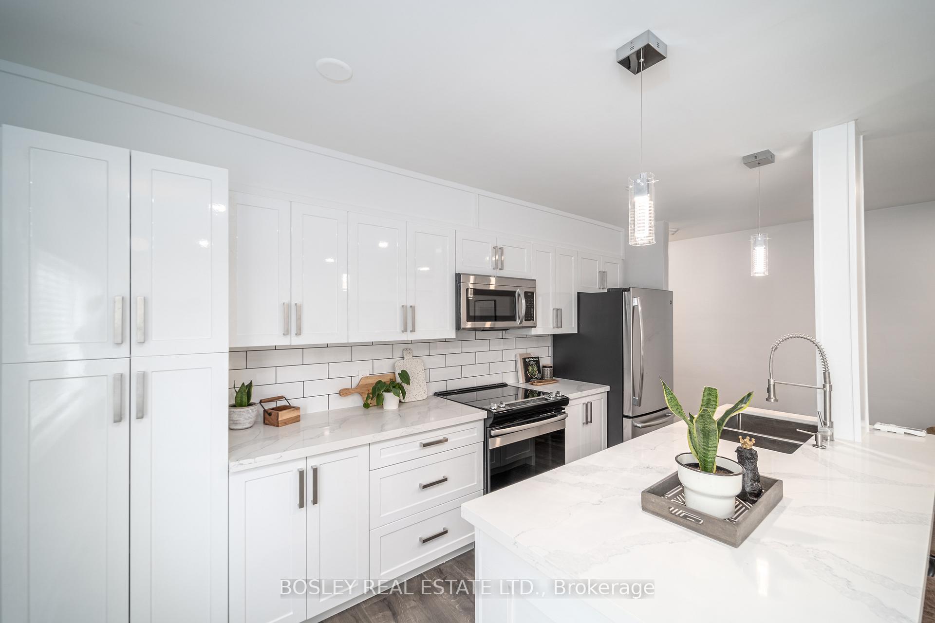 Photo 4 of Unit 3, 42 Cavell Avenue, Etobicoke, Mimico — HOMEH