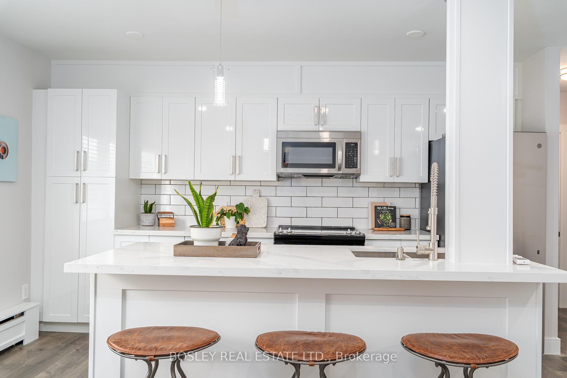 Photo 6 of Unit 3, 42 Cavell Avenue, Etobicoke, Mimico — HOMEH