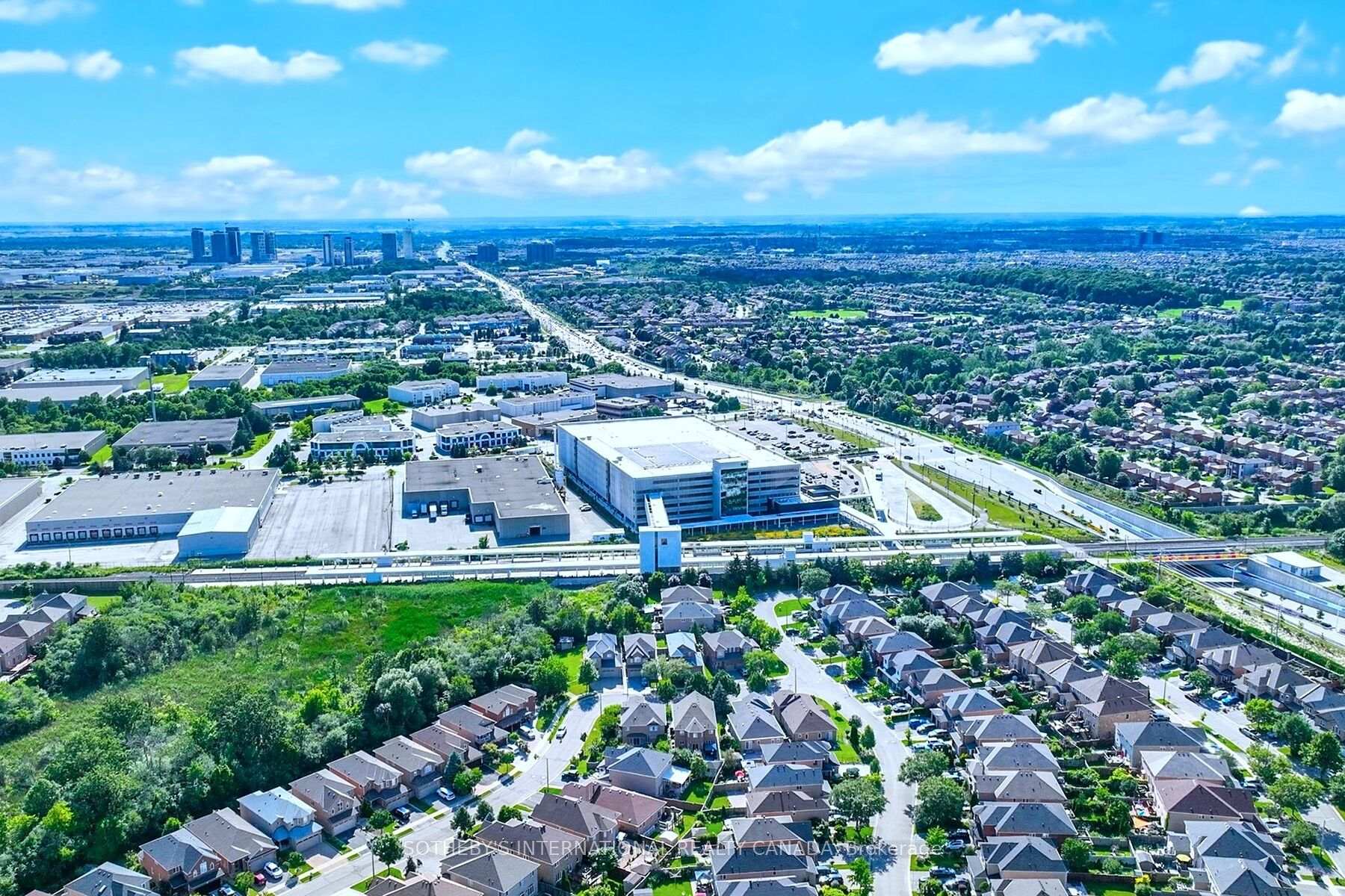 Photo 2 of 46 Forecastle Road, Vaughan, Patterson — HOMEH