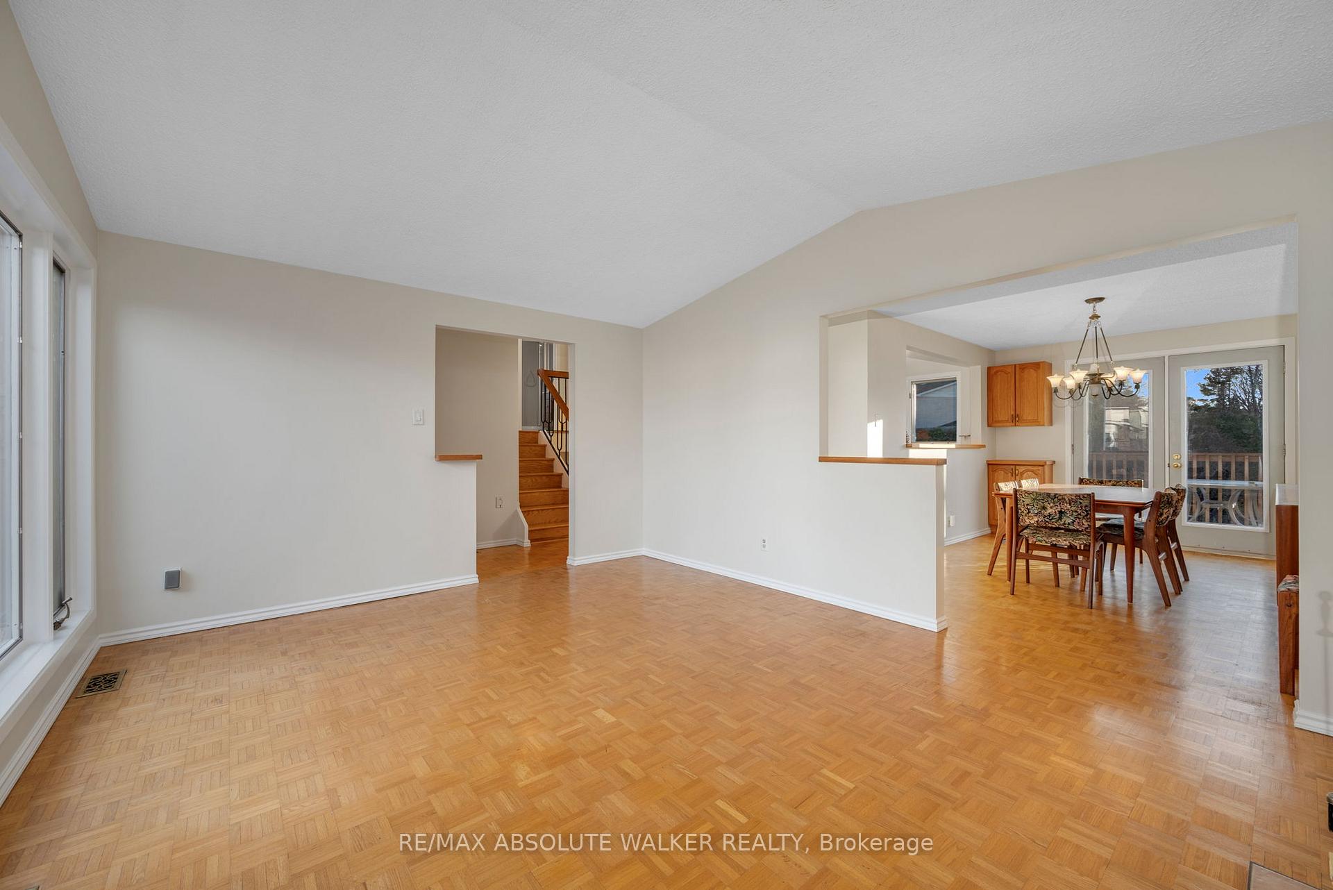 Photo 21 of 556 Buchanan Crescent, Ottawa, Beacon Hill North — HOMEH